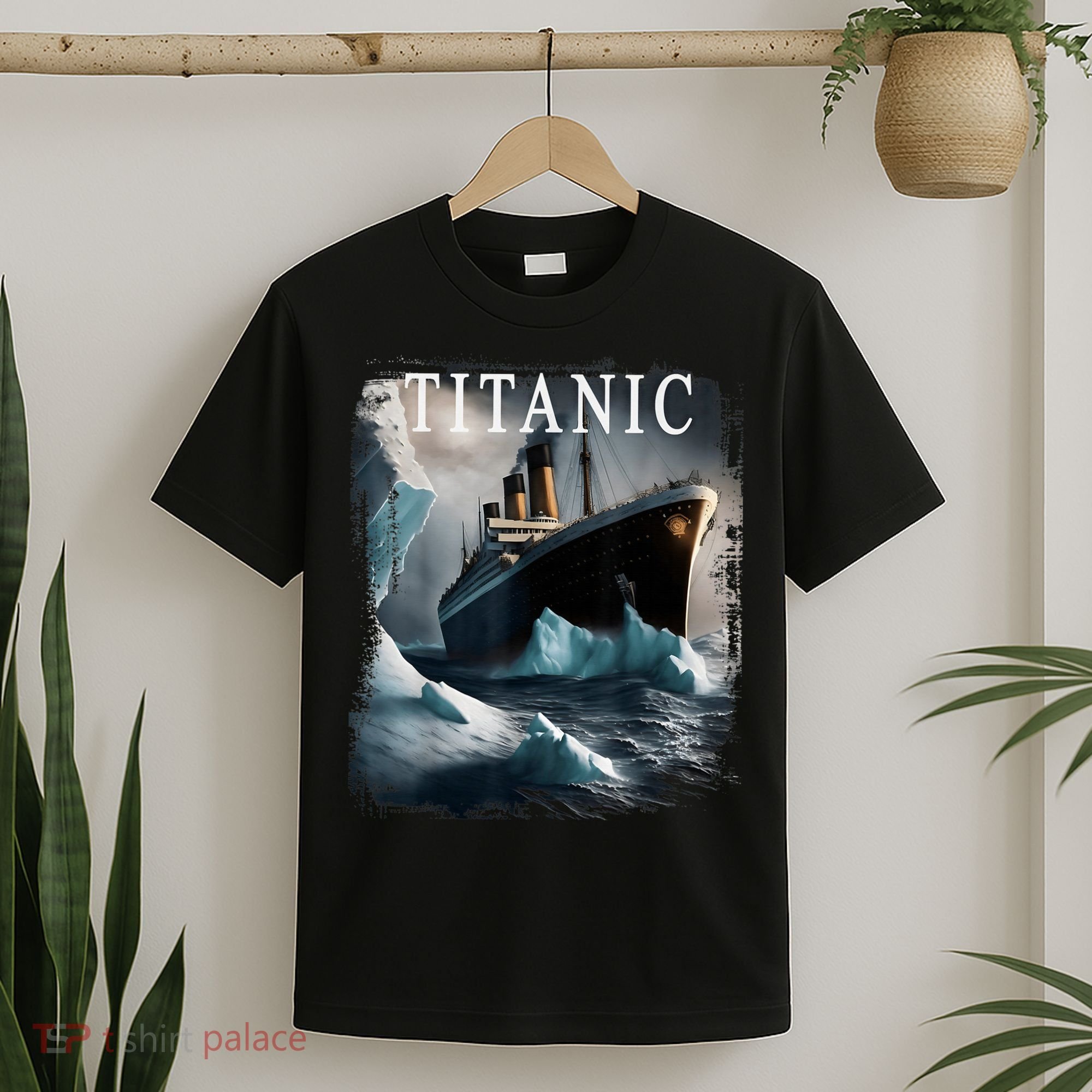 Titanic Boat Vintage Cruise Ship Sailing in 1912 hit Iceberg T-Shirt