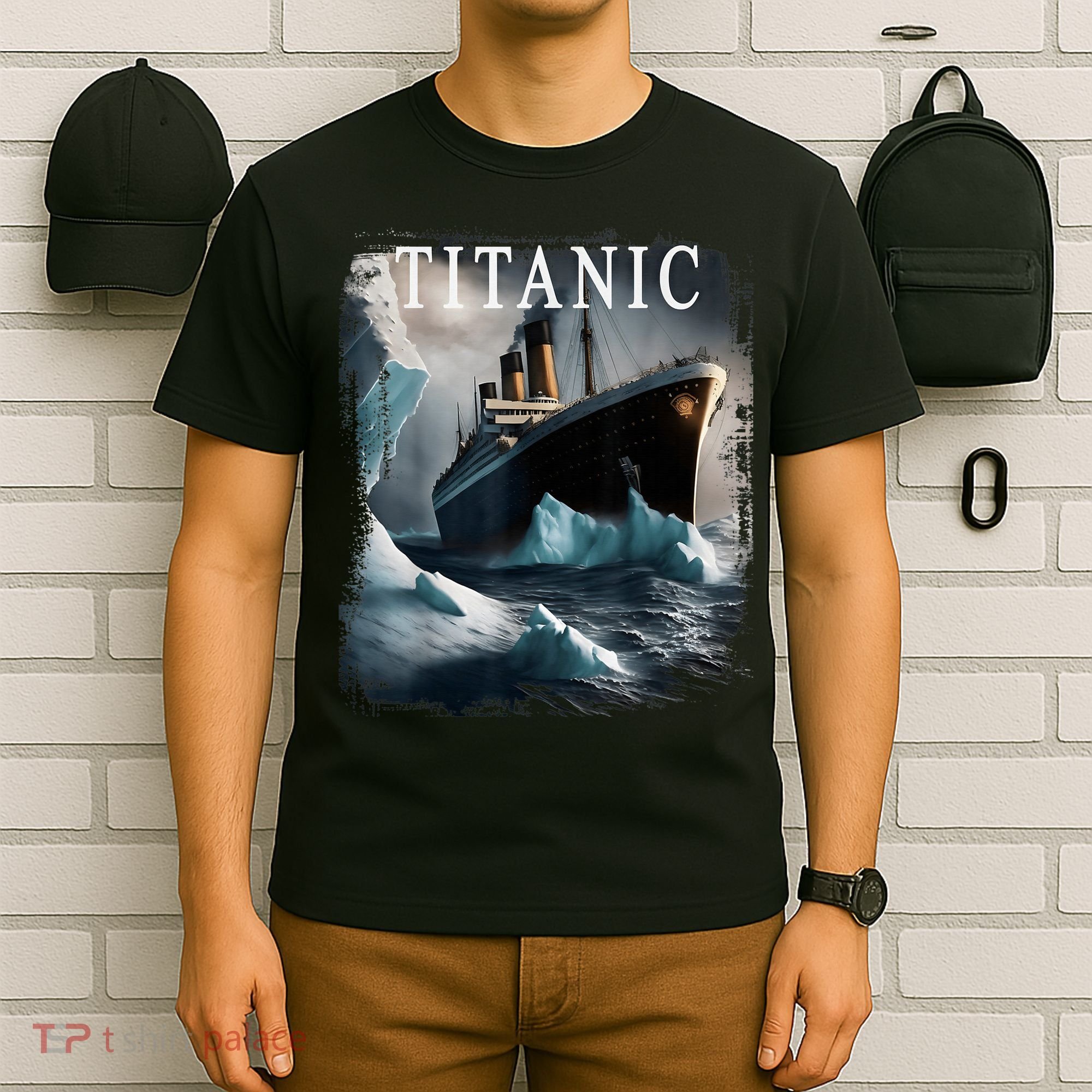 Titanic Boat Vintage Cruise Ship Sailing in 1912 hit Iceberg T-Shirt