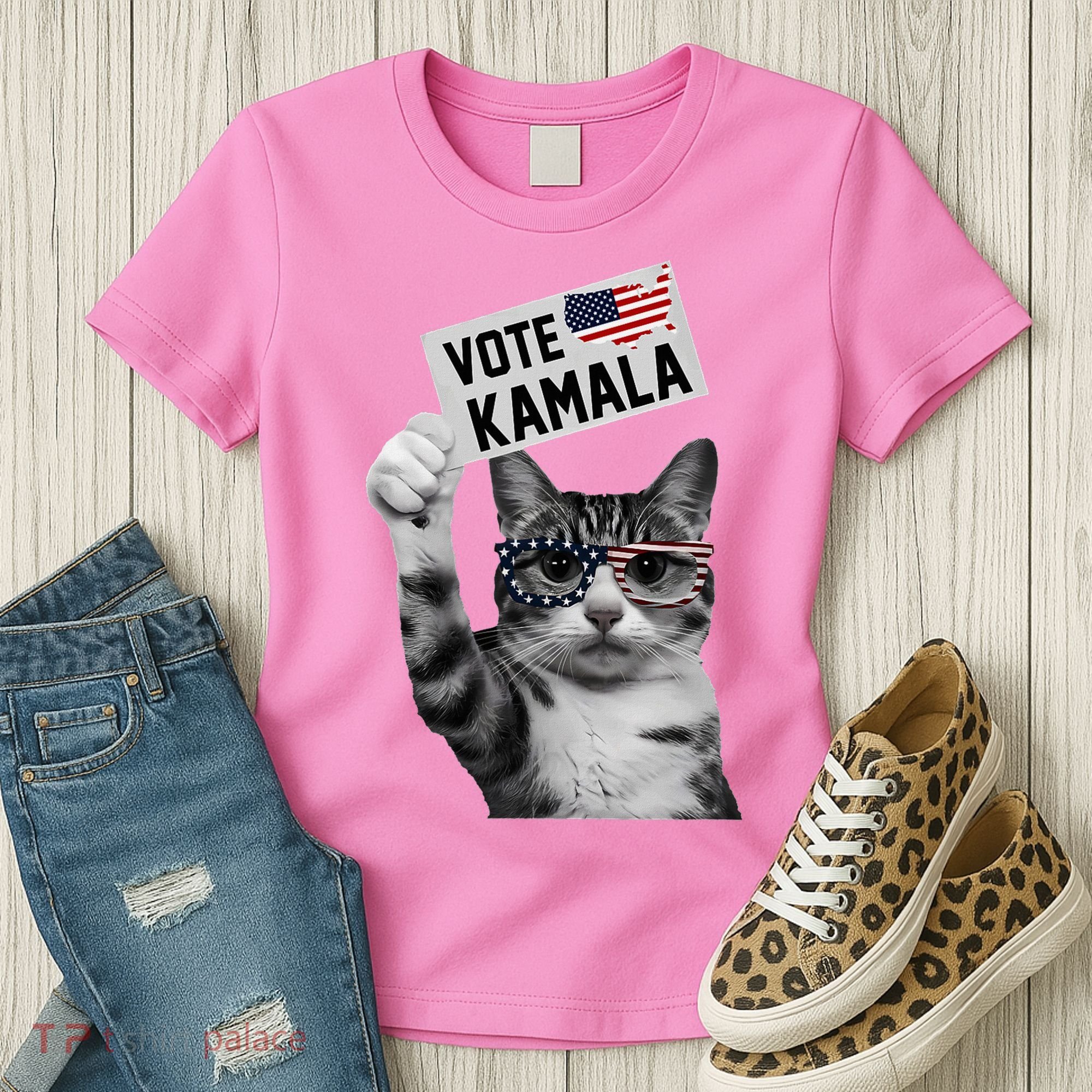 This Childless Cat Lady Is Voting Kamala 2024 Women's T-Shirt