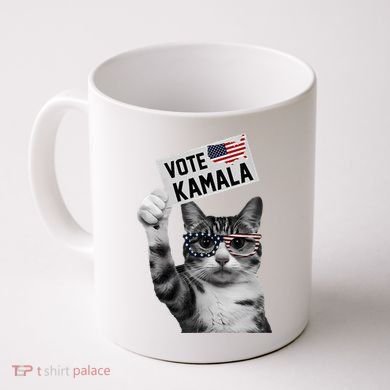 This Childless Cat Lady Is Voting Kamala 2024 Coffee Mug