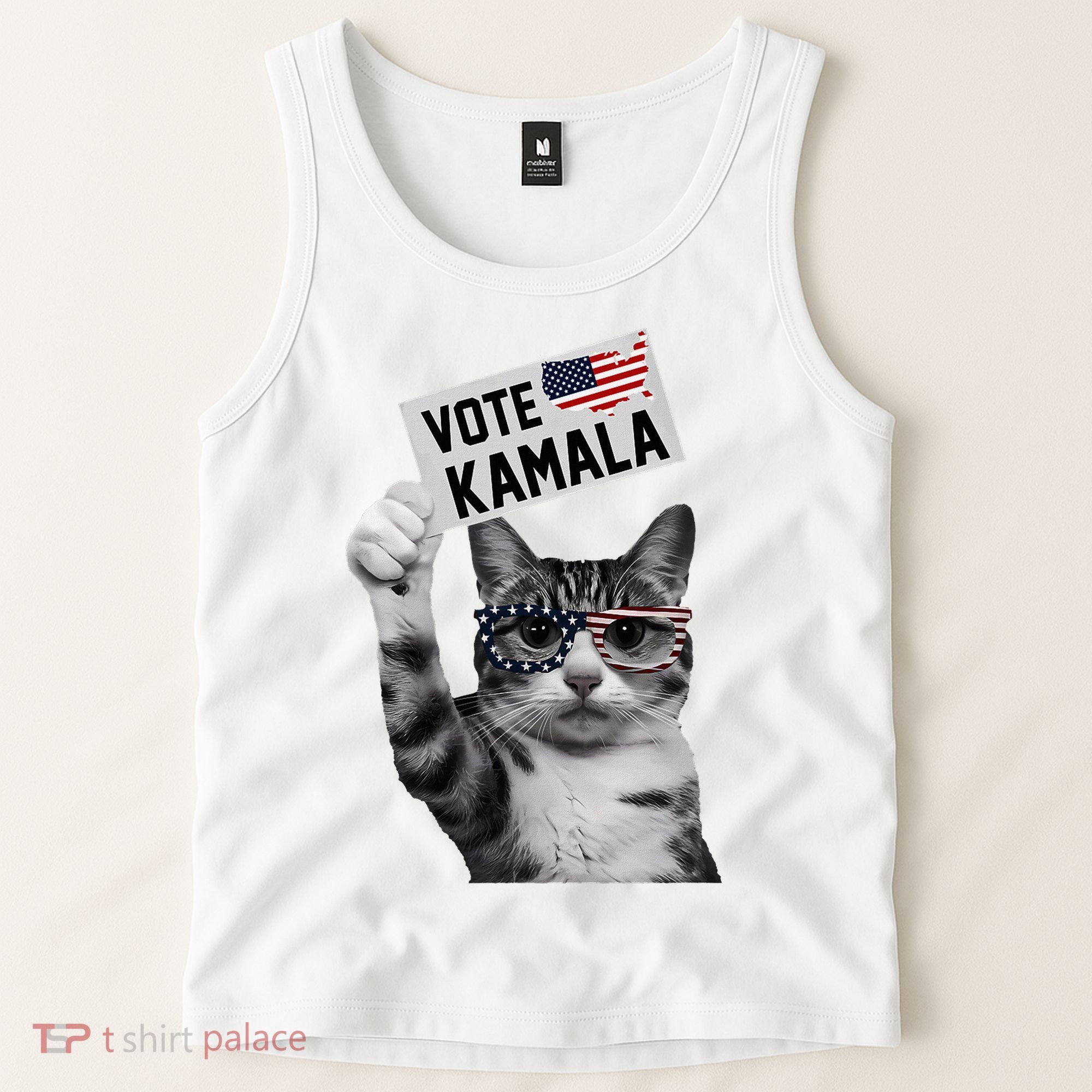 This Childless Cat Lady Is Voting Kamala 2024 Tank Top