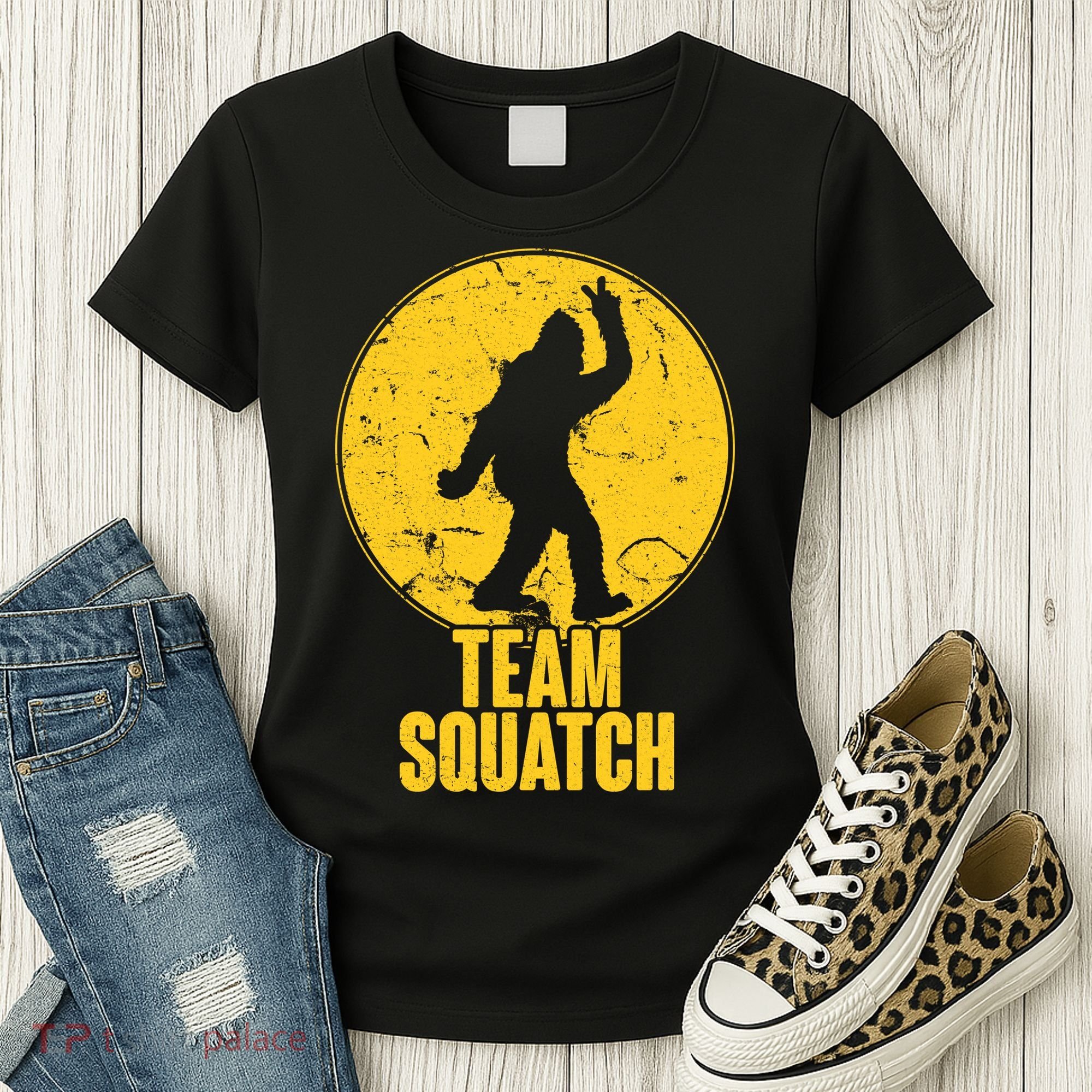 Team Squatch Bigfoot Sasquatch Women's T-Shirt