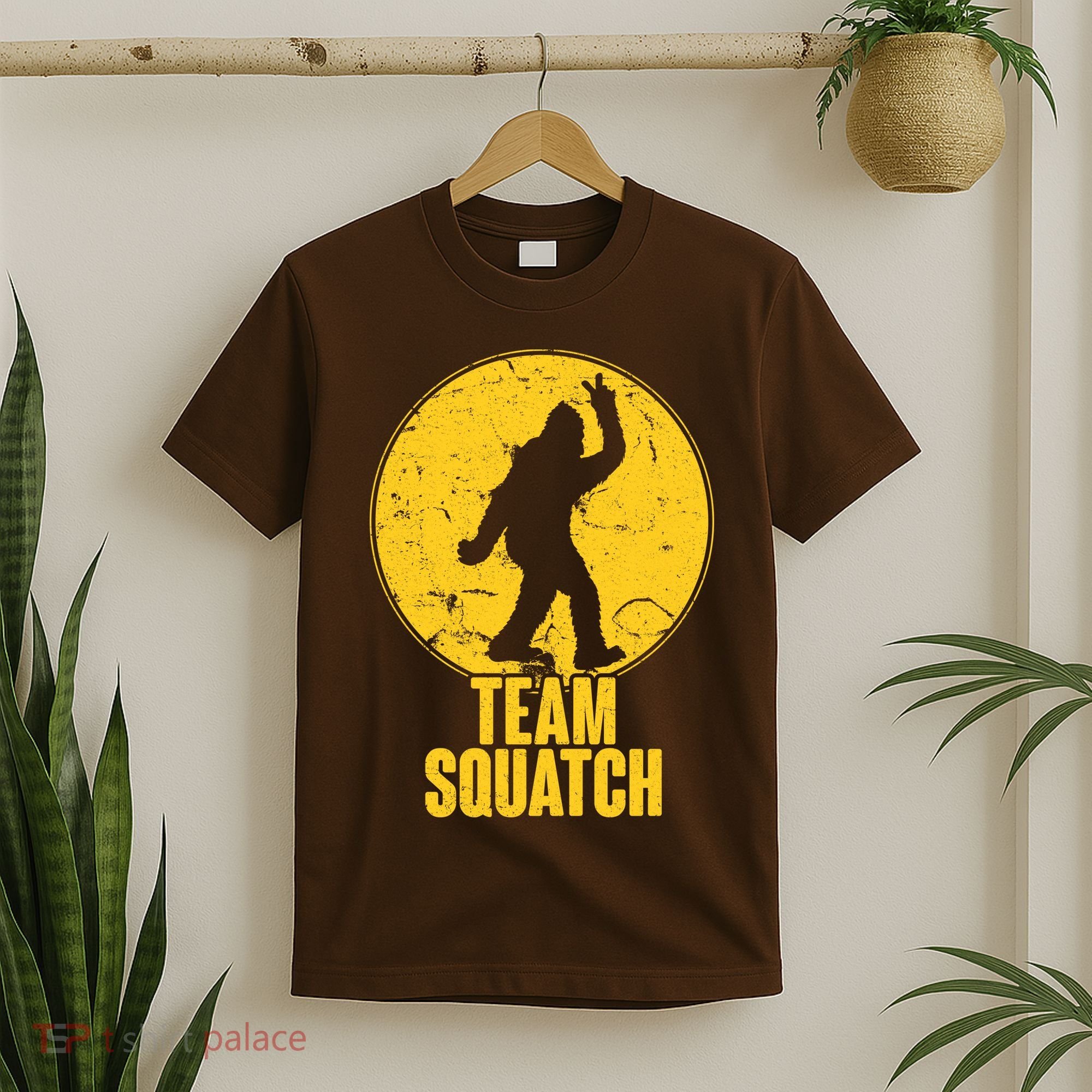 Team Squatch Bigfoot Sasquatch T-Shirt