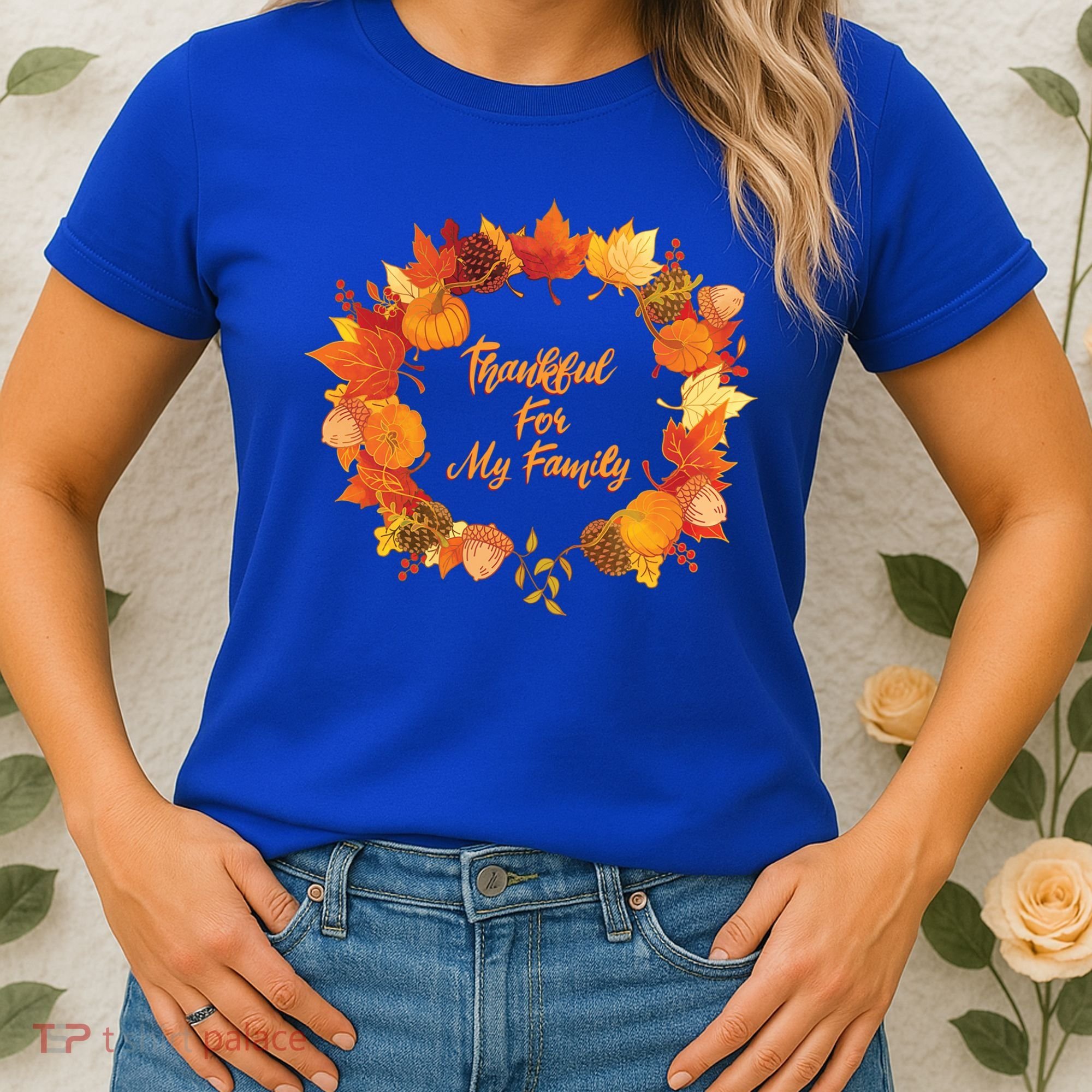 Thankful For My Family Holiday Wreath Thanksgiving Fall Gift Women's T-Shirt