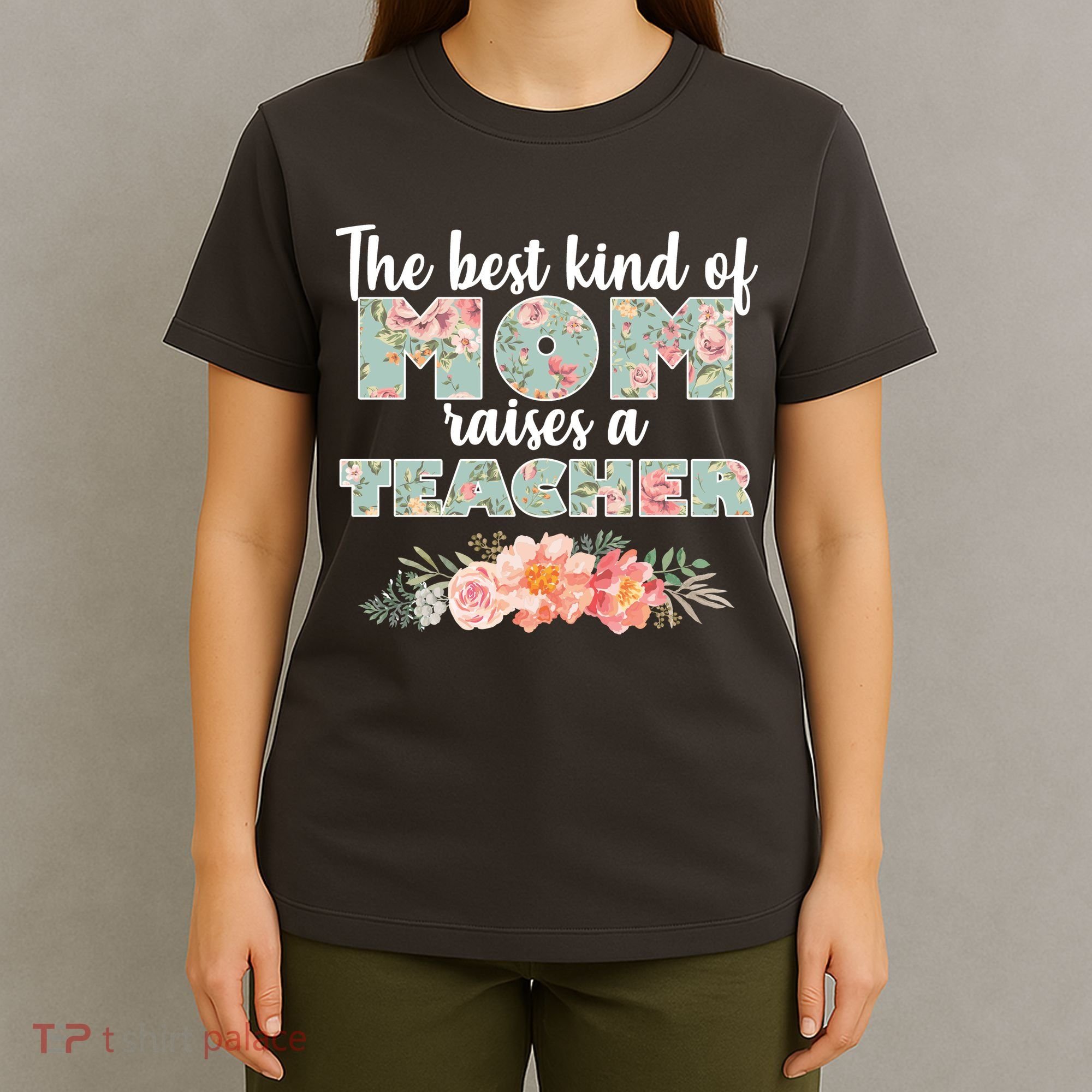 The Best Kind of Mom Raises a Teacher T-Shirt
