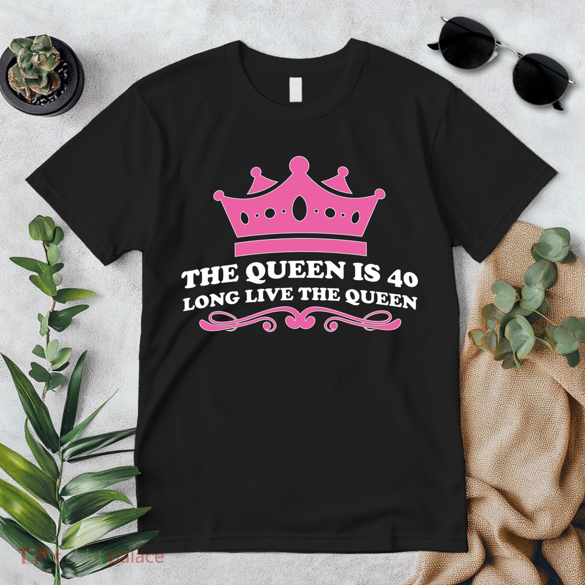 The Queen Is 40 Funny 40th Birthday Premium T-Shirt