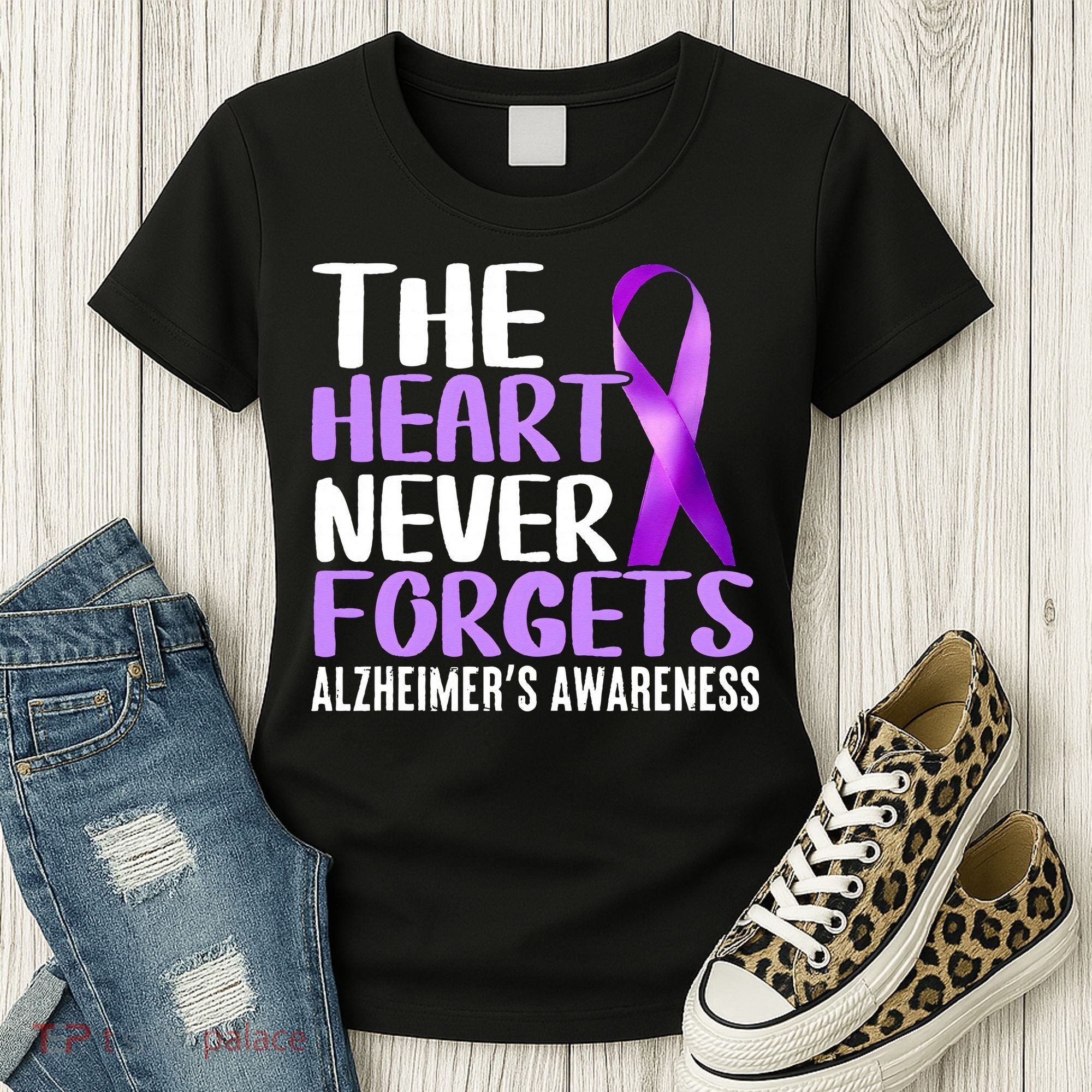 The Heart Never Forgets Alzheimer´s Awareness Women's T-Shirt