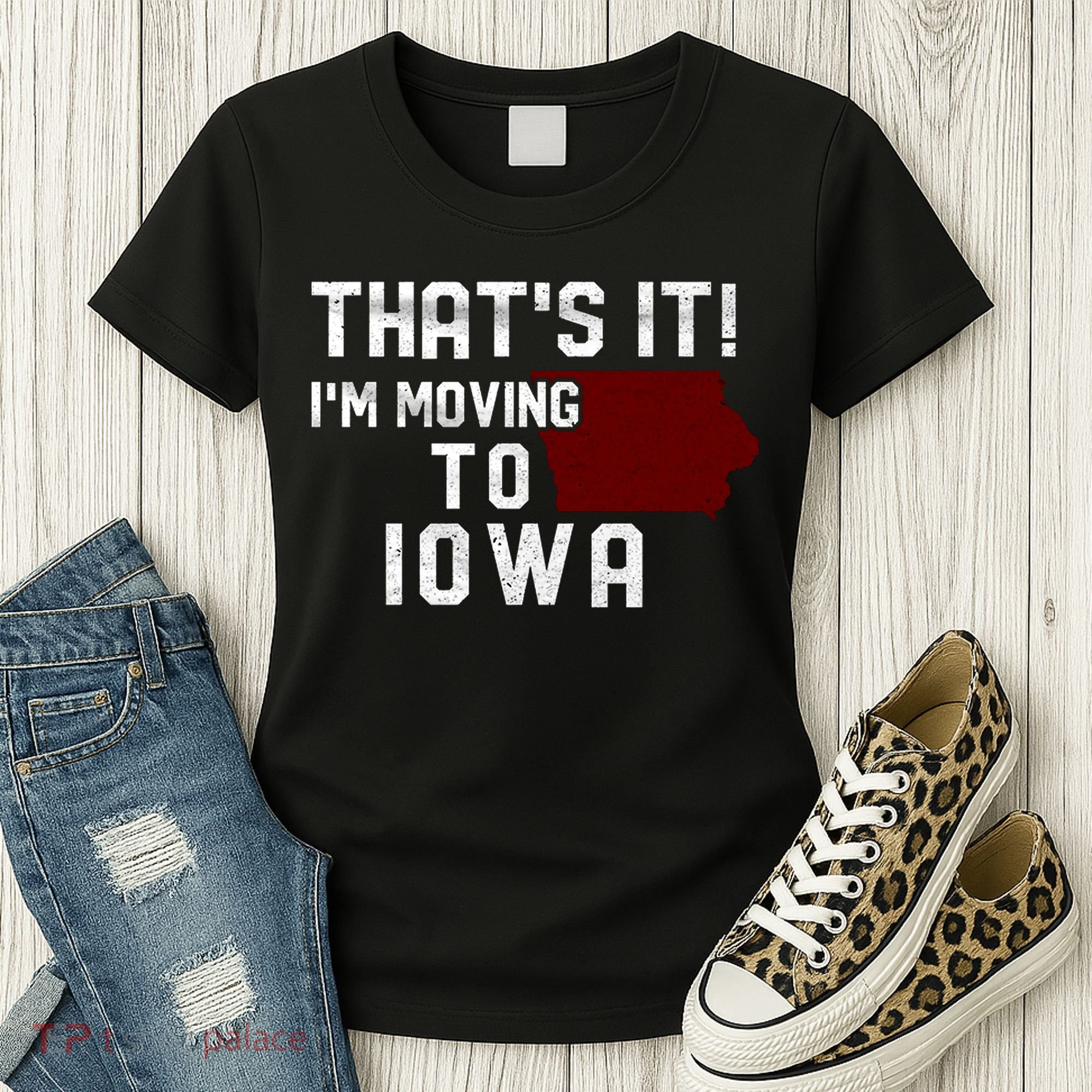 That's It I'm Moving To Iowa Map Funny Iowa Lover Women's T-Shirt