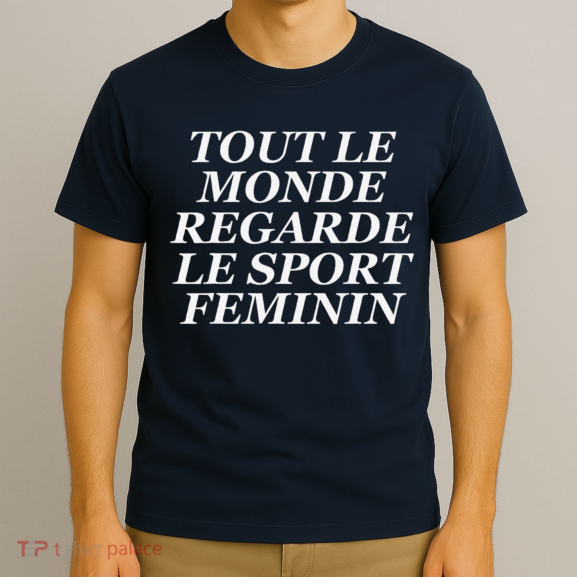 Tout Le Monde Regarde Le Sport Feminin T-Shirt