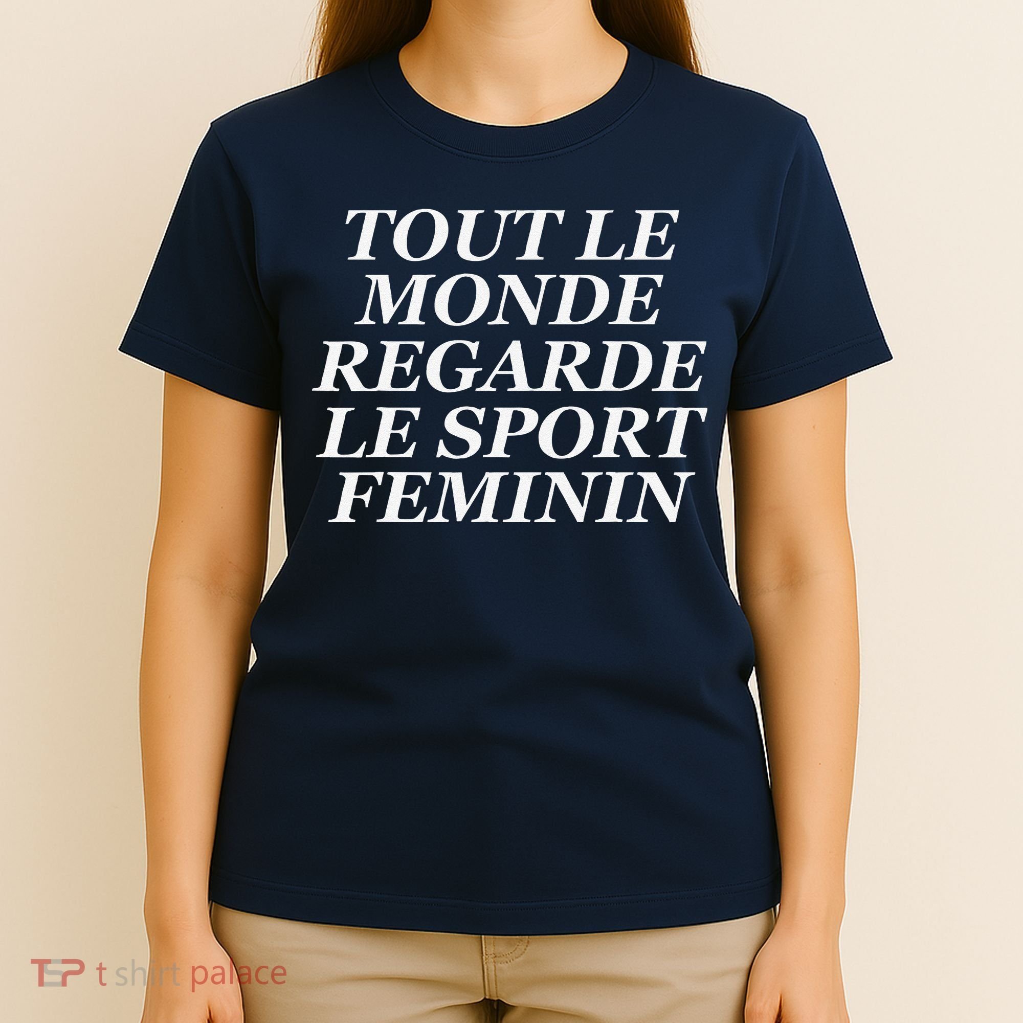 Tout Le Monde Regarde Le Sport Feminin T-Shirt