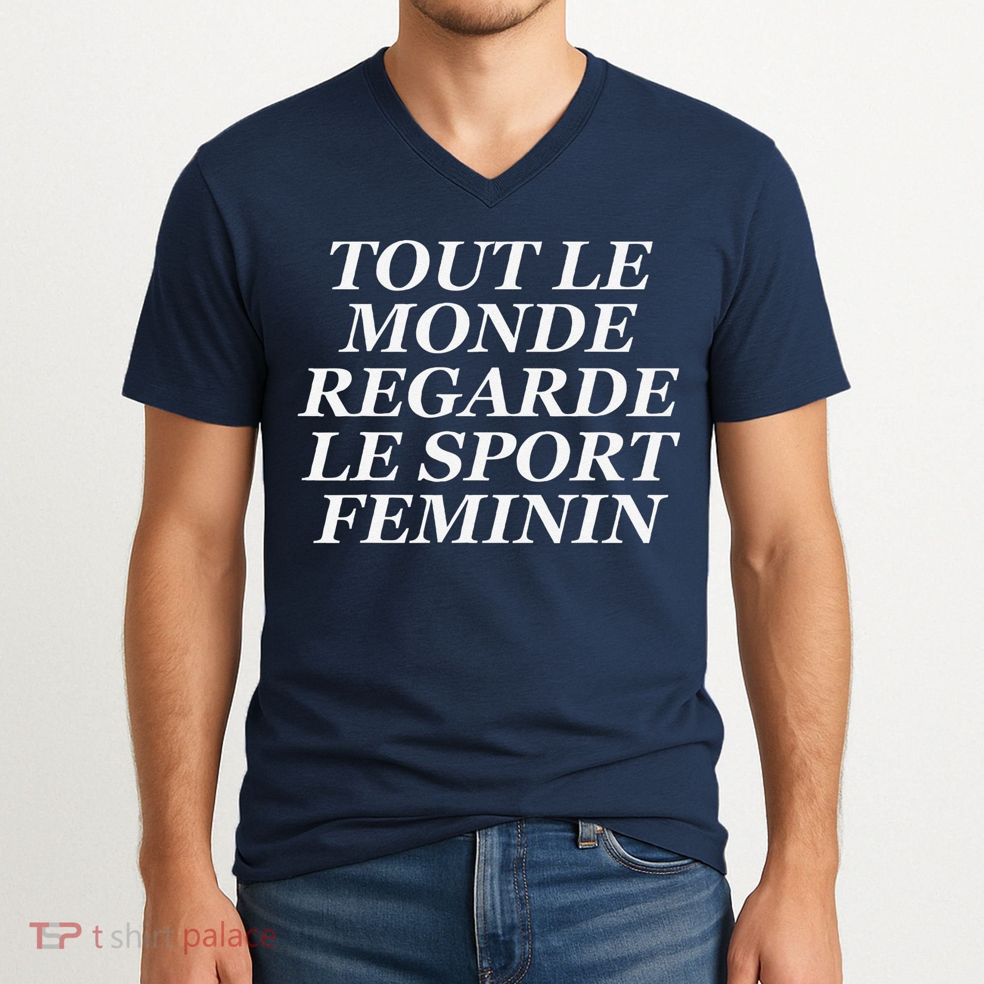 Tout Le Monde Regarde Le Sport Feminin V-Neck T-Shirt