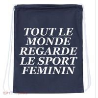 Tout Le Monde Regarde Le Sport Feminin Drawstring Bag thumb 0