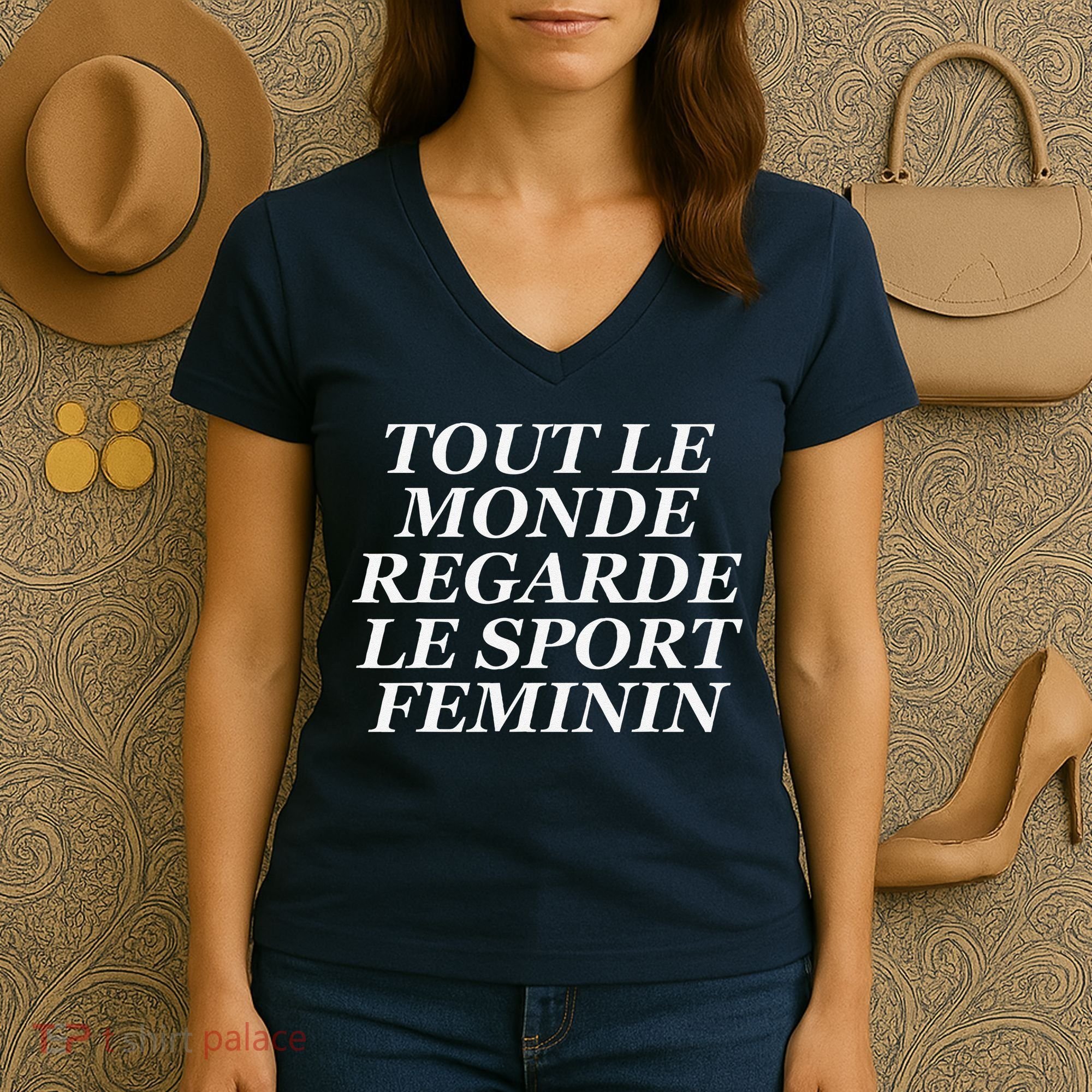 Tout Le Monde Regarde Le Sport Feminin Women's V-Neck T-Shirt