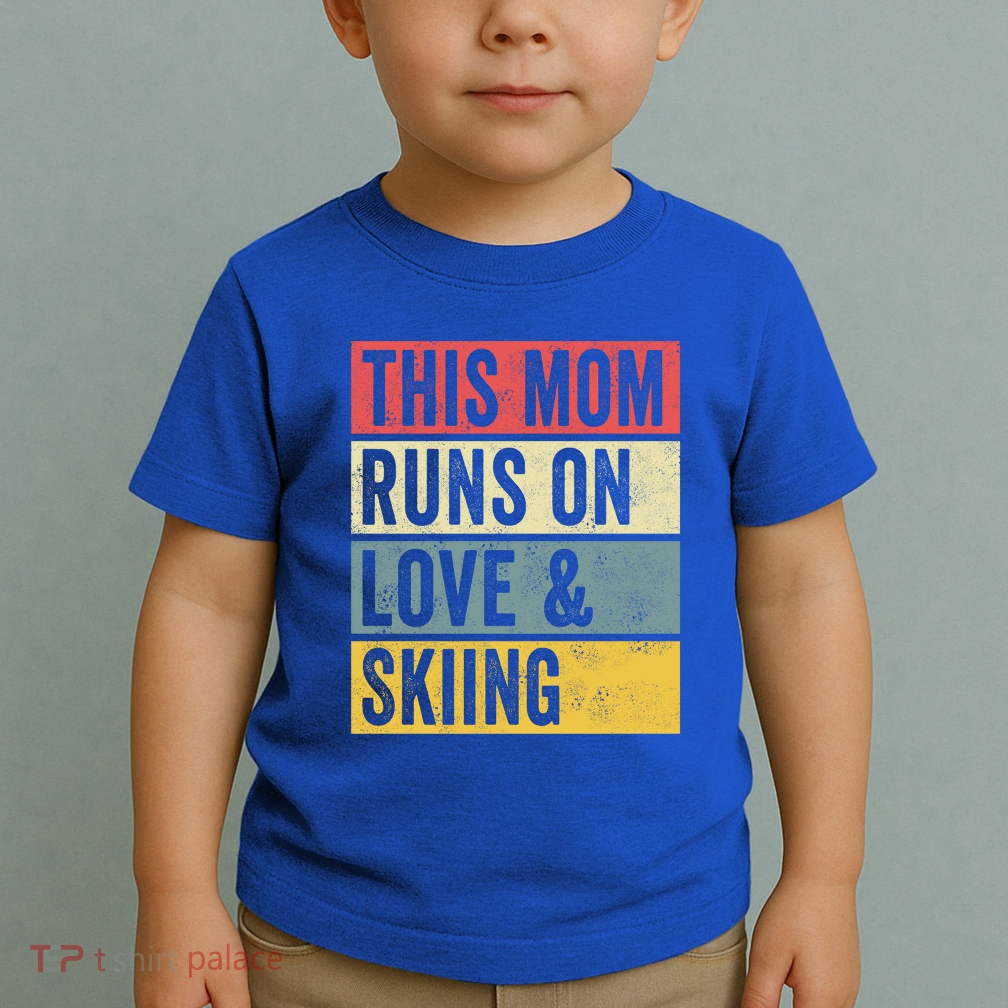 This Mom Runs On Love And Skiing Skier Snow Jet Ski Cool Gift Toddler T-Shirt