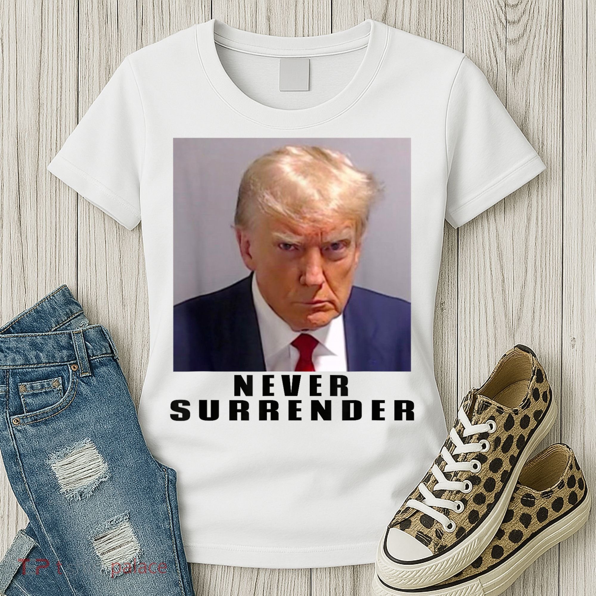 Trump never surrender Donald Trump Mugshot 2024 Women's T-Shirt