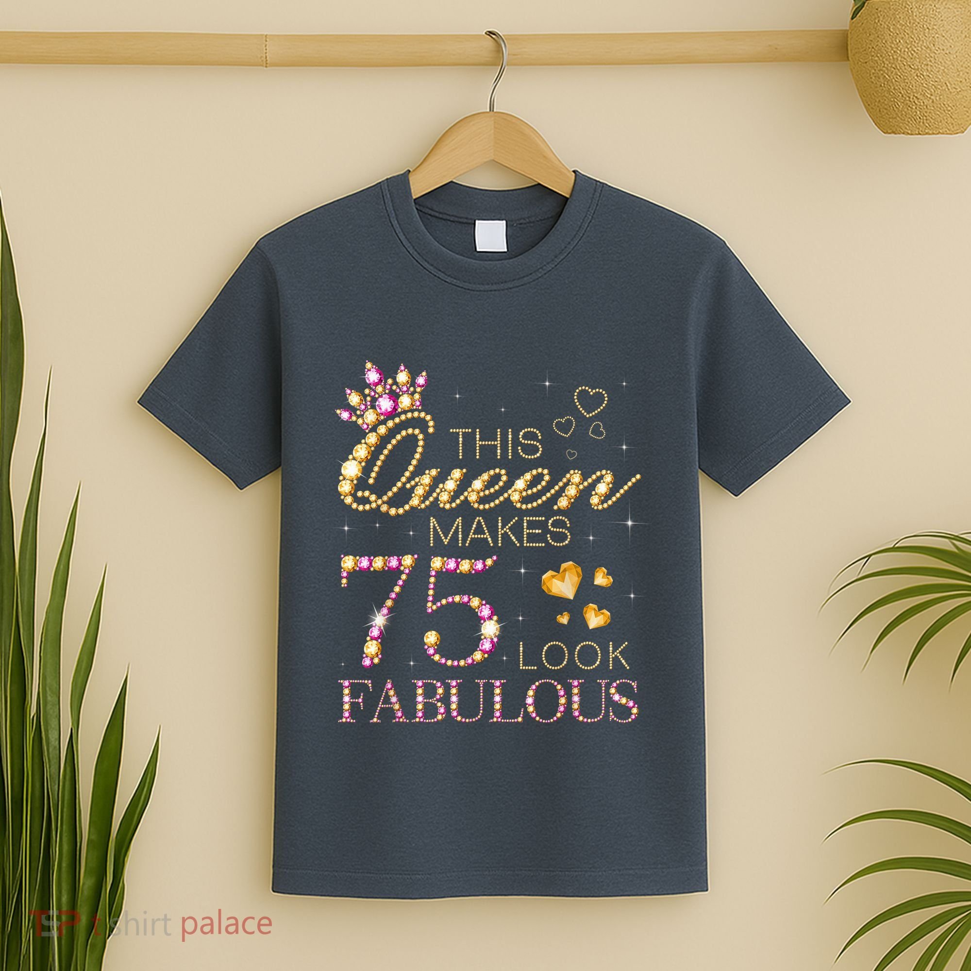 This Queen Makes 75 Look Fabulous 75th Birthday Present Queen B-day T-Shirt