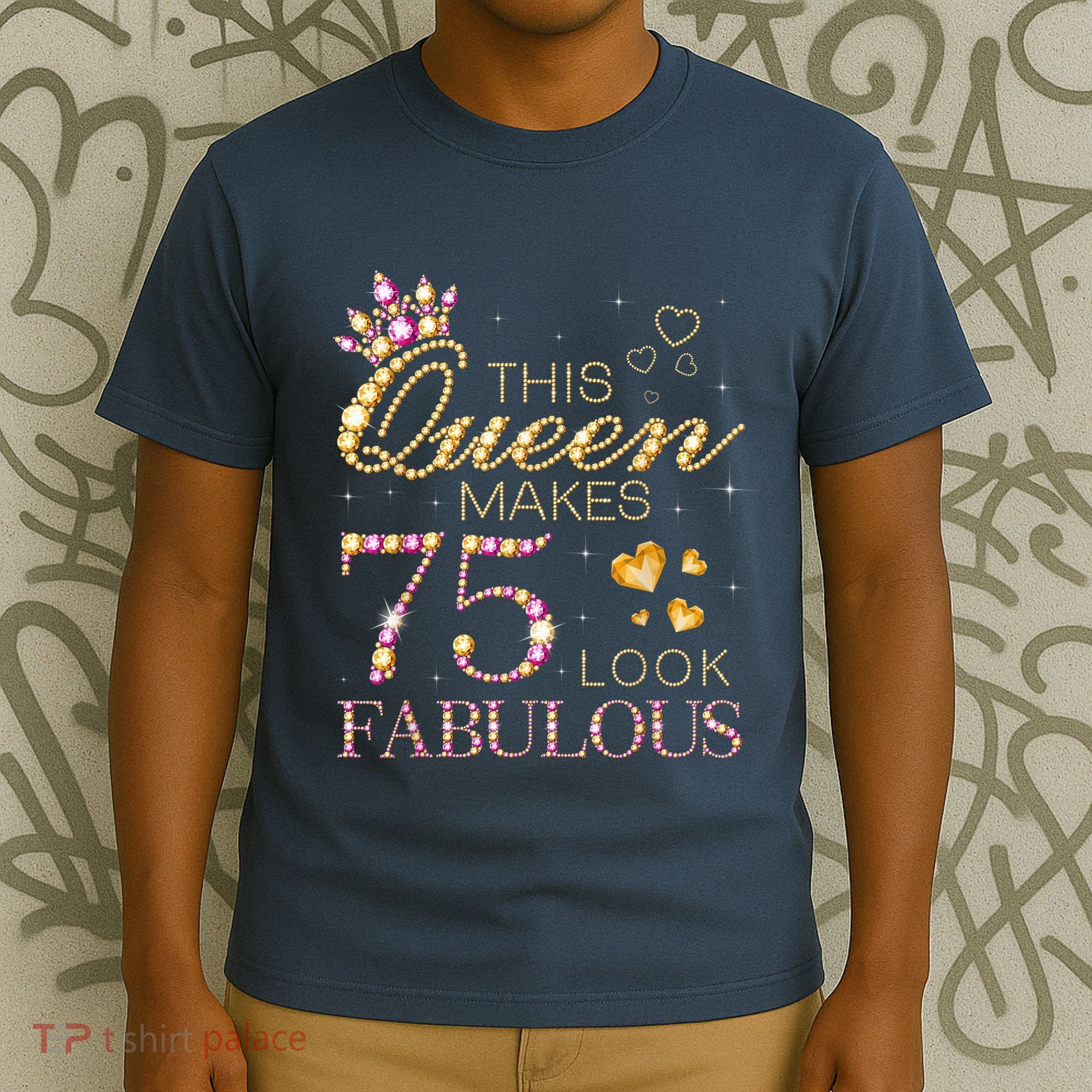 This Queen Makes 75 Look Fabulous 75th Birthday Present Queen B-day T-Shirt