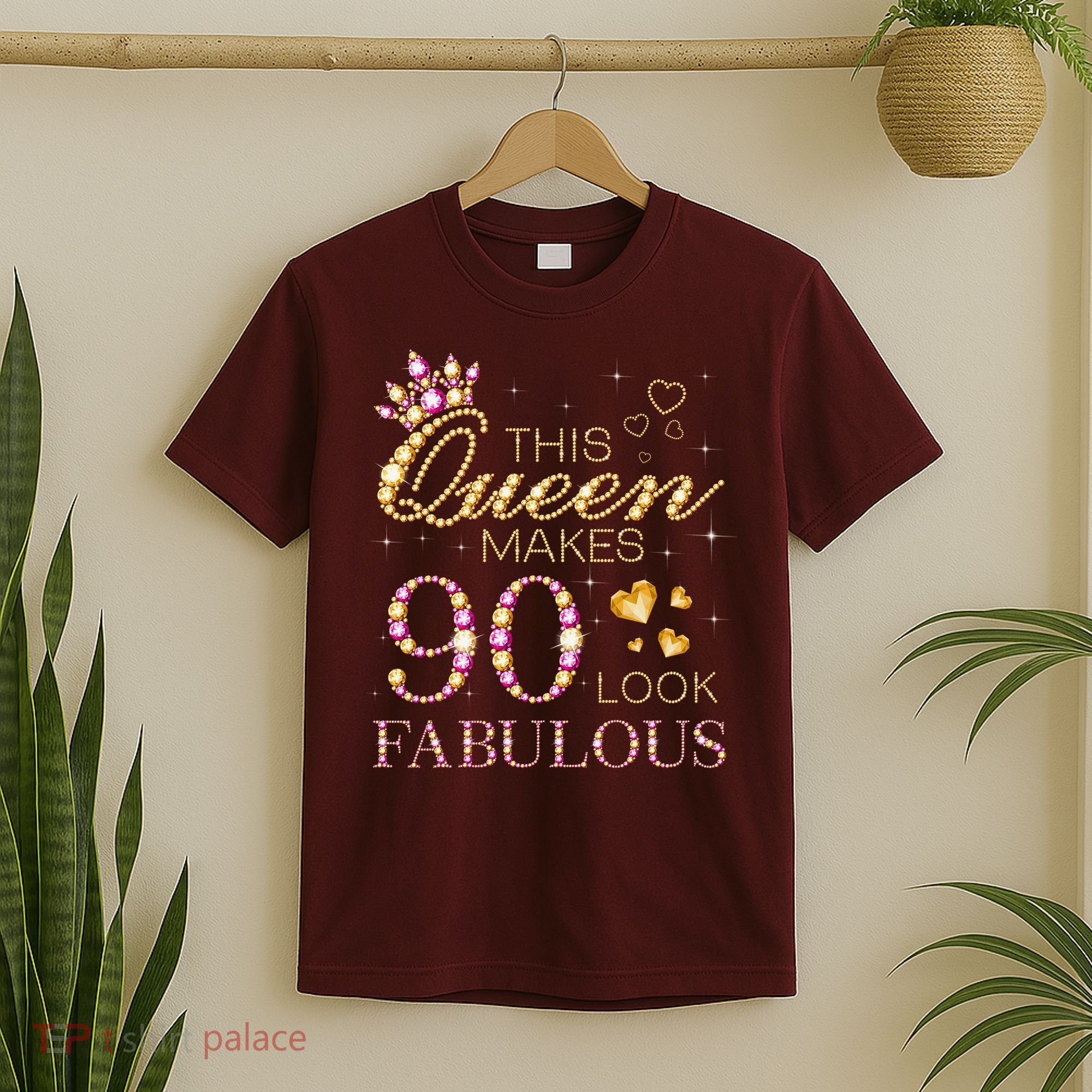 This Queen Makes 90 Look Fabulous 90th Birthday Queen B-Day T-Shirt