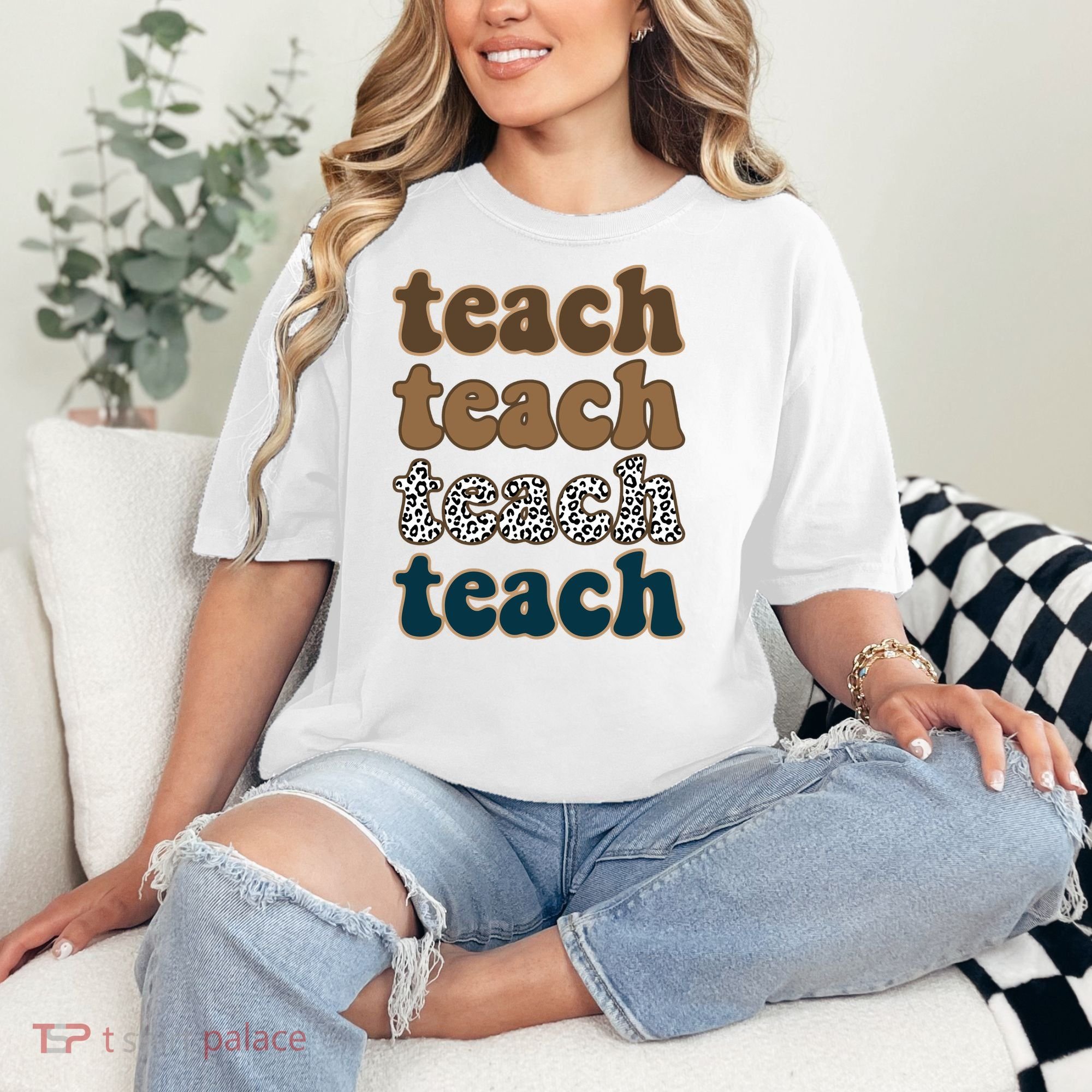 Teach Retro Gift For Teacher Comfort Colors T-Shirt