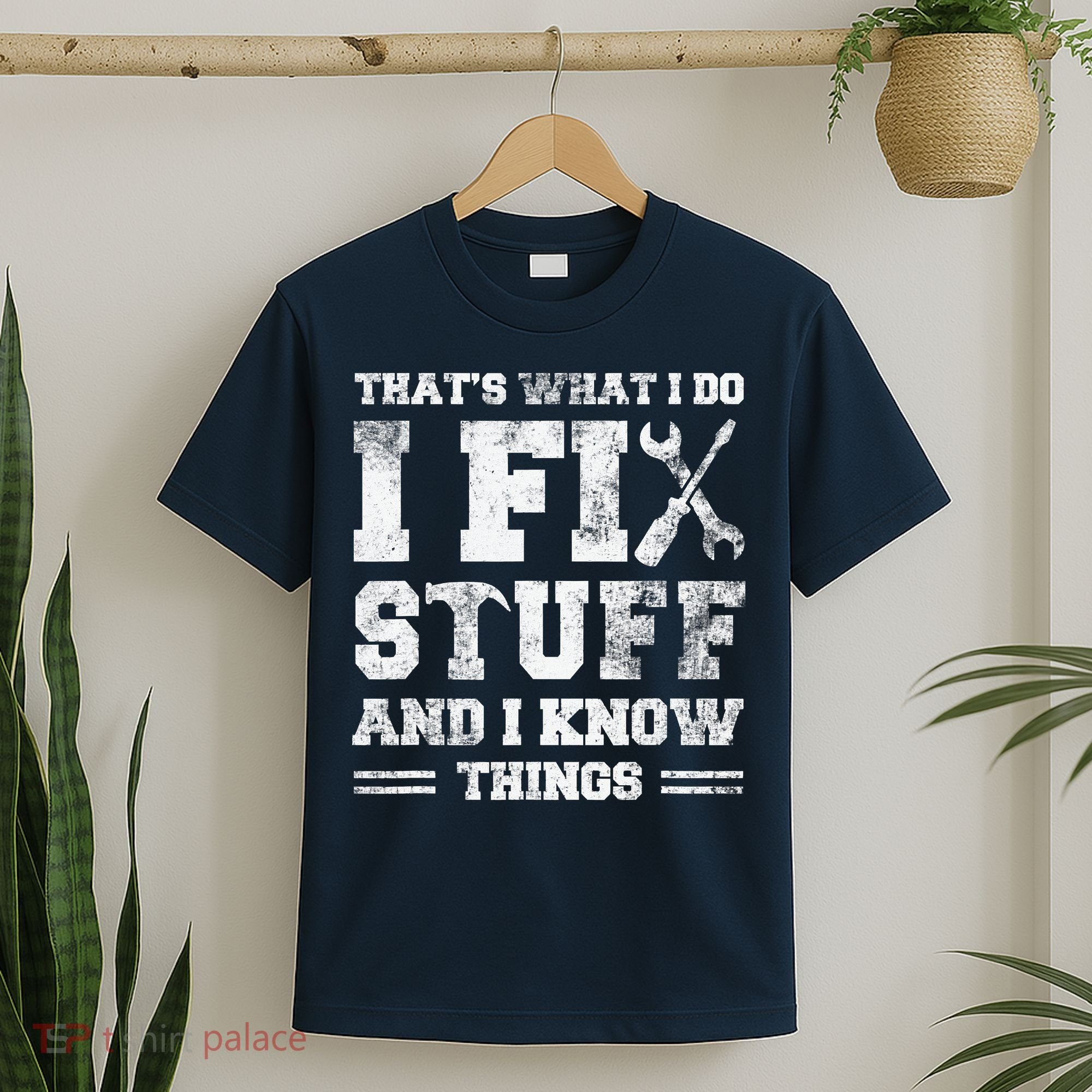 That's What I Do I Fix Stuff And I Know Things Funny Saying T-Shirt