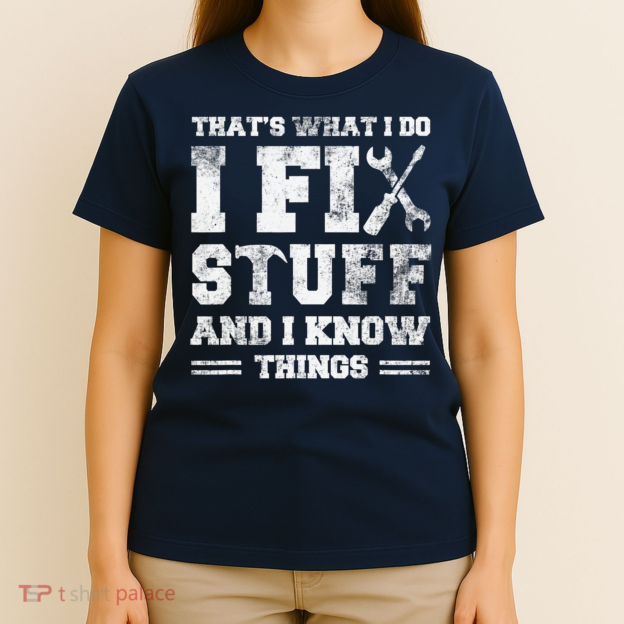 That's What I Do I Fix Stuff And I Know Things Funny Saying T-Shirt