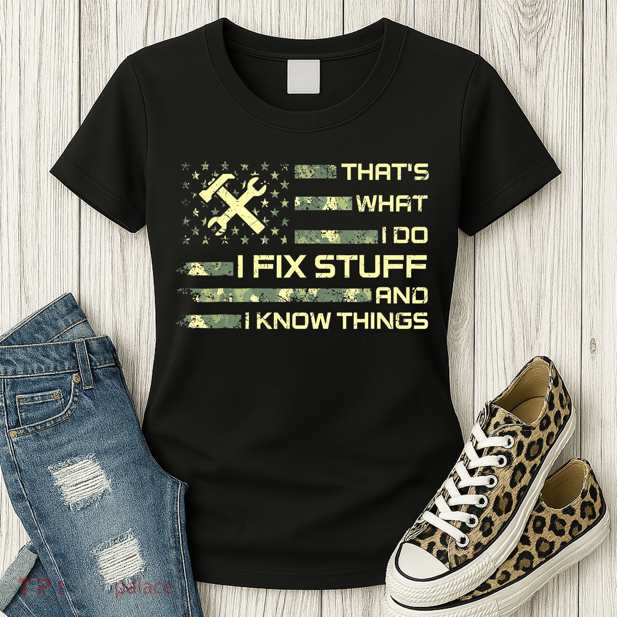 That's What I Do I Fix Stuff And I Know Things Funny Quote Women's T-Shirt