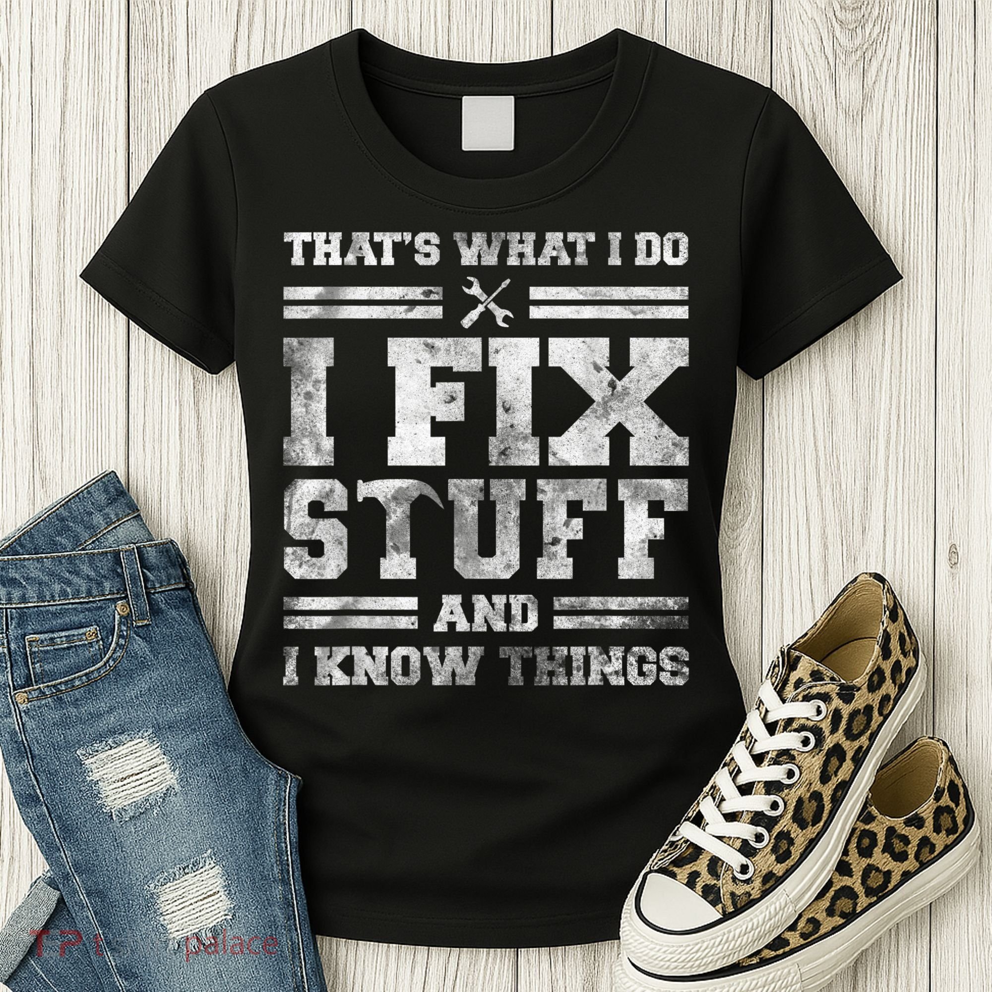 That's What I Do I Fix Stuff And I Know Things Funny Saying Women's T-Shirt