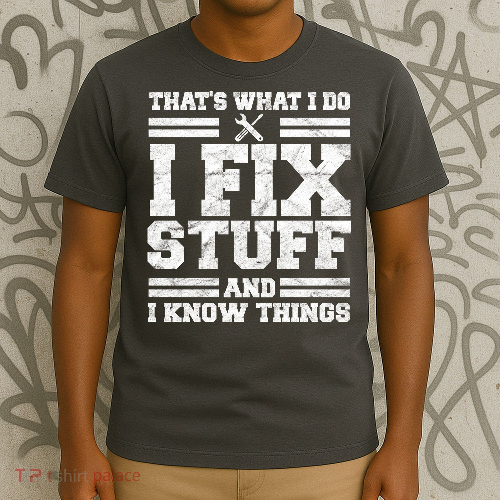That's What I Do I Fix Stuff And I Know Things Funny T-Shirt