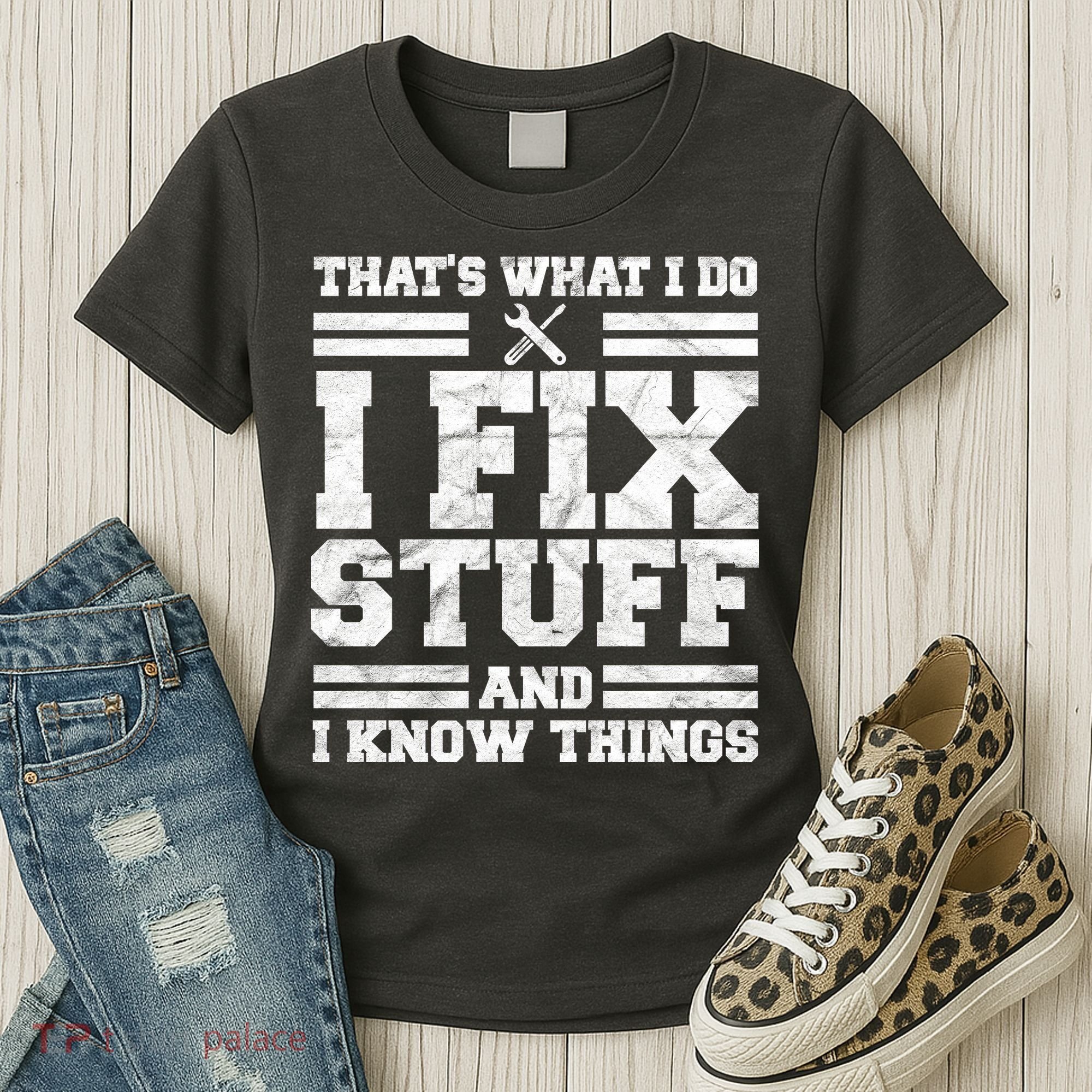 That's What I Do I Fix Stuff And I Know Things Funny Women's T-Shirt