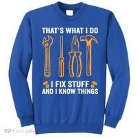 That's What I Do I Fix Stuff And I Know Things Funny Saying Funny Gift Sweatshirt thumb 0
