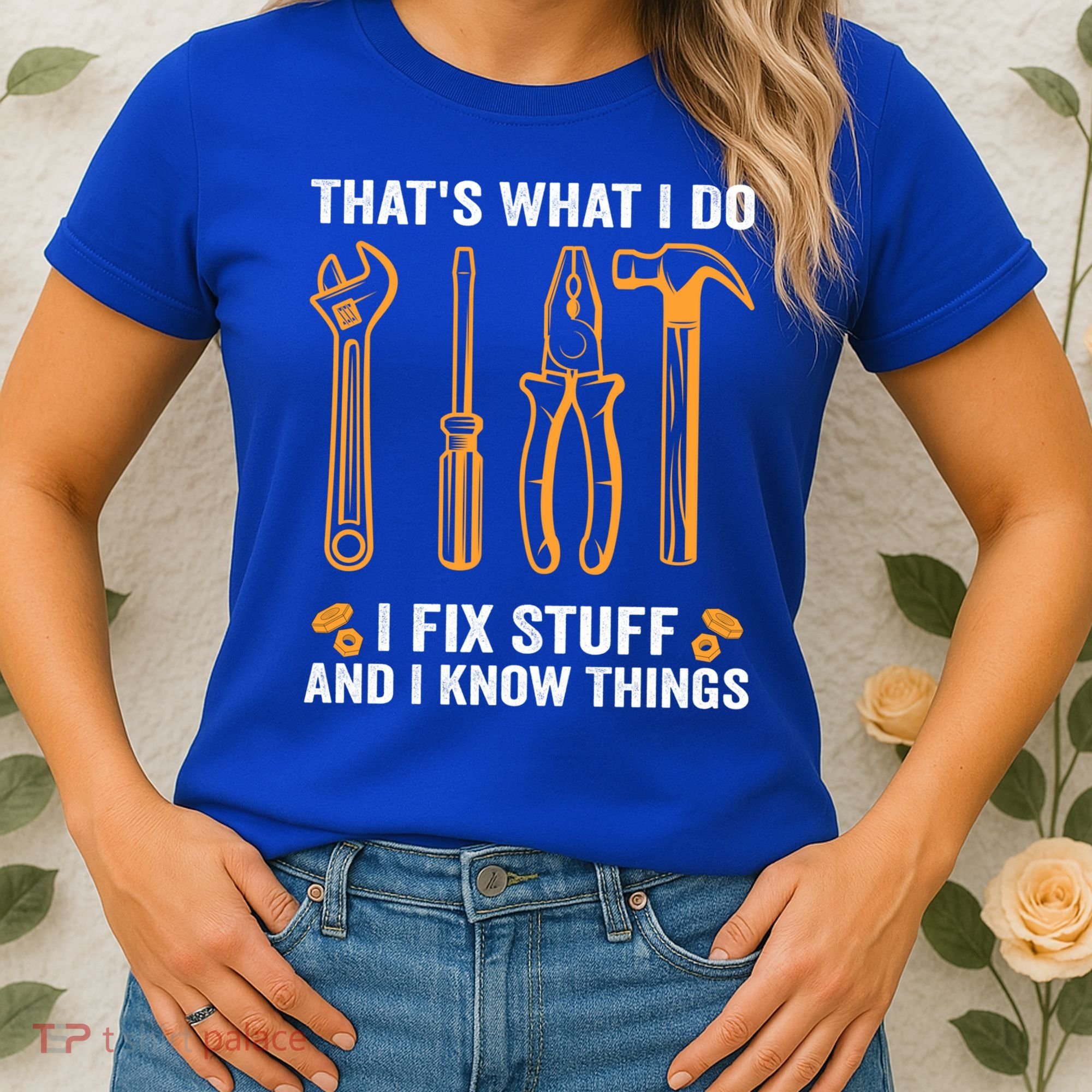 That's What I Do I Fix Stuff And I Know Things Funny Saying Funny Gift Women's T-Shirt
