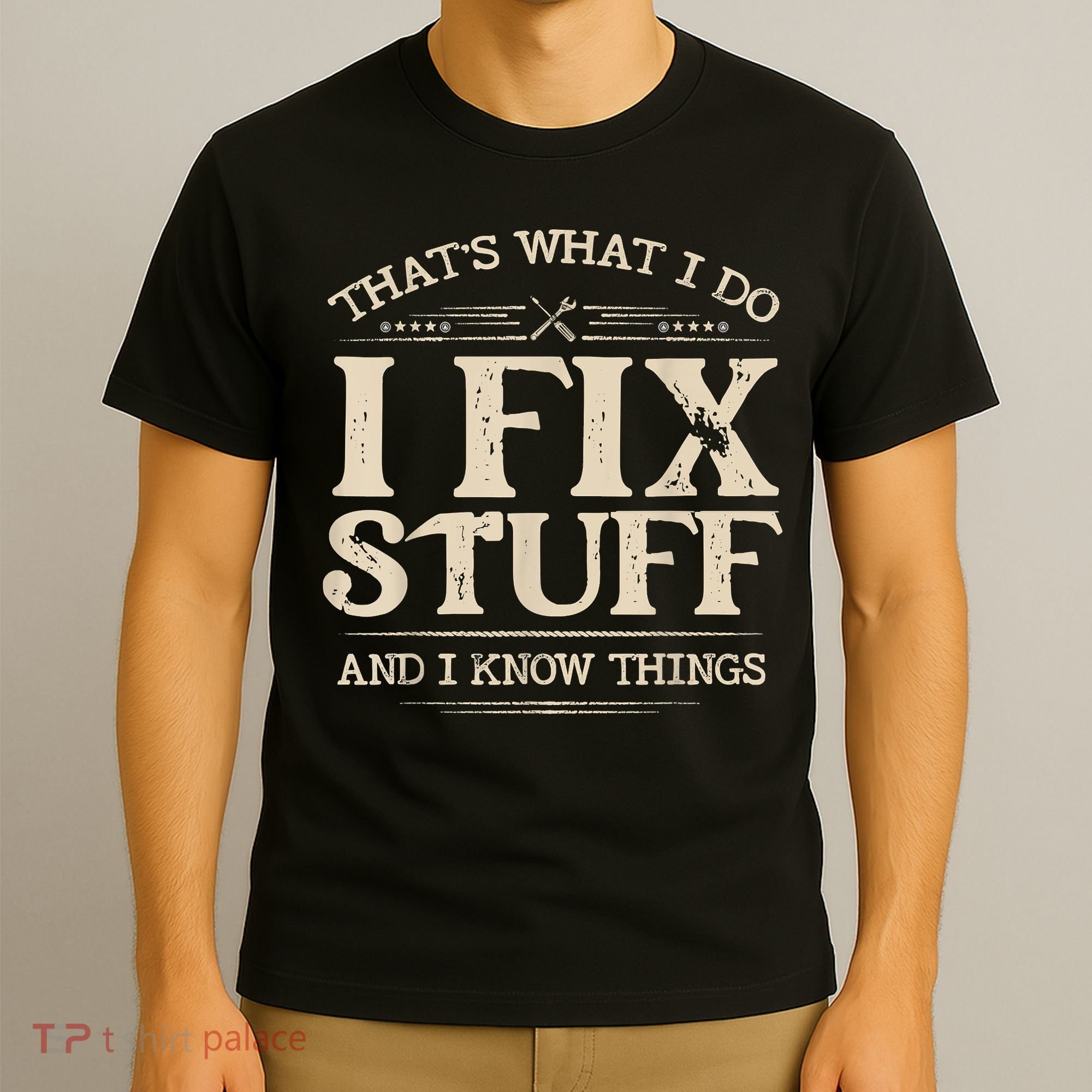 That's What I Do I Fix Stuff And I Know Things Funny Saying T-Shirt