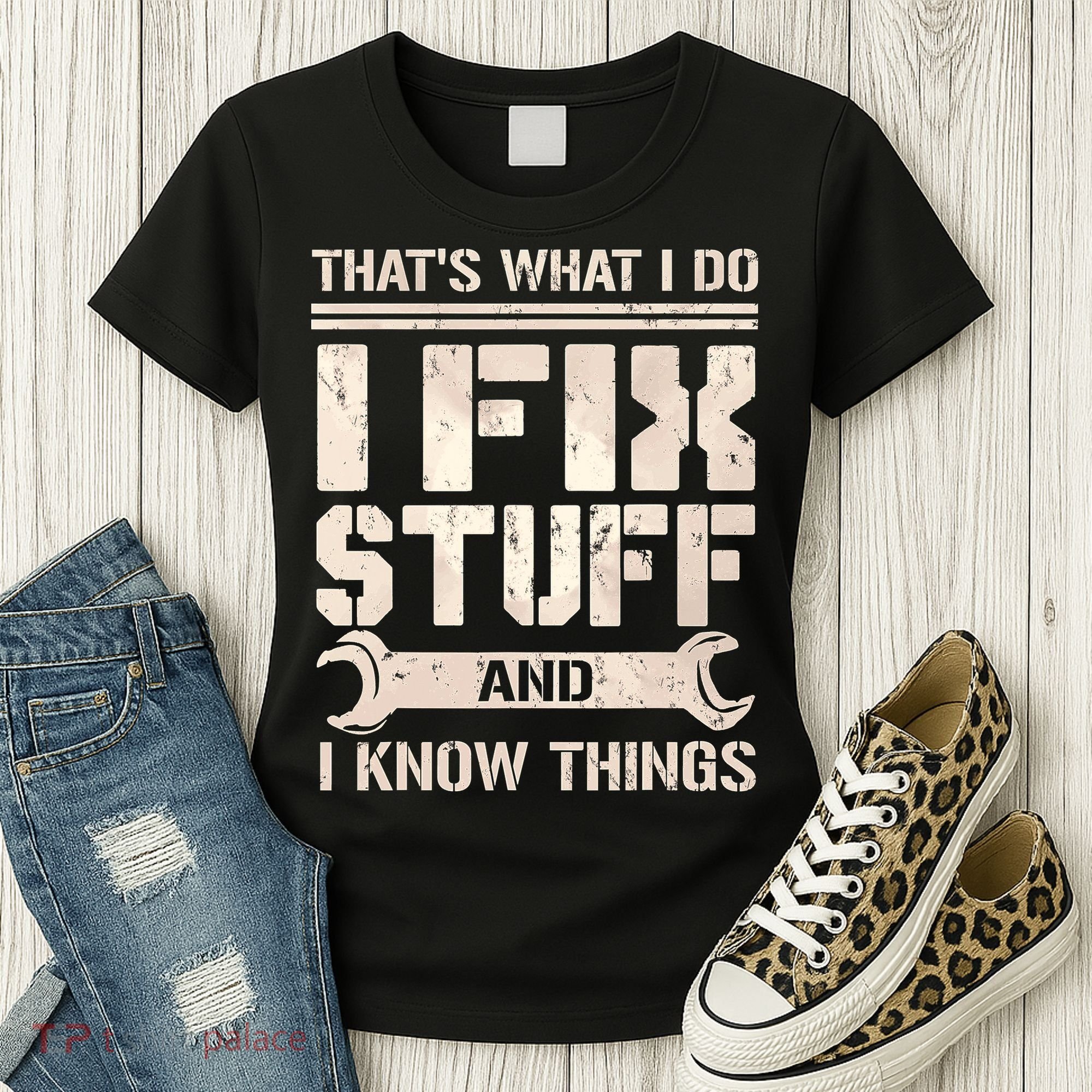 That's What I Do I Fix Stuff And I Know Things Women's T-Shirt