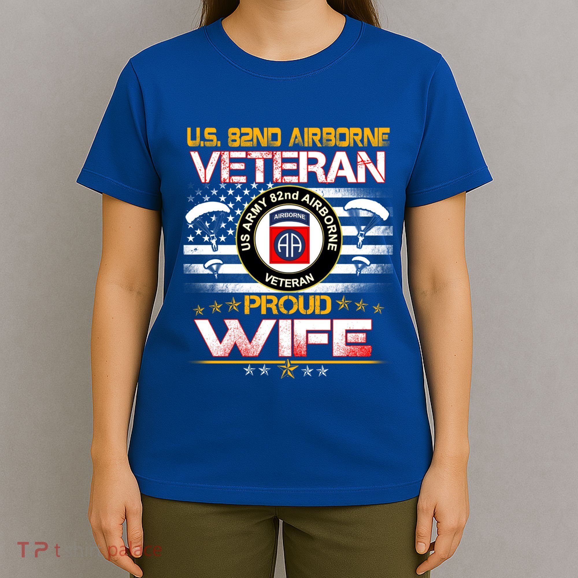 Us 82nd Airborne Veteran Proud Wife Us Flag Patriotic Gift T-Shirt