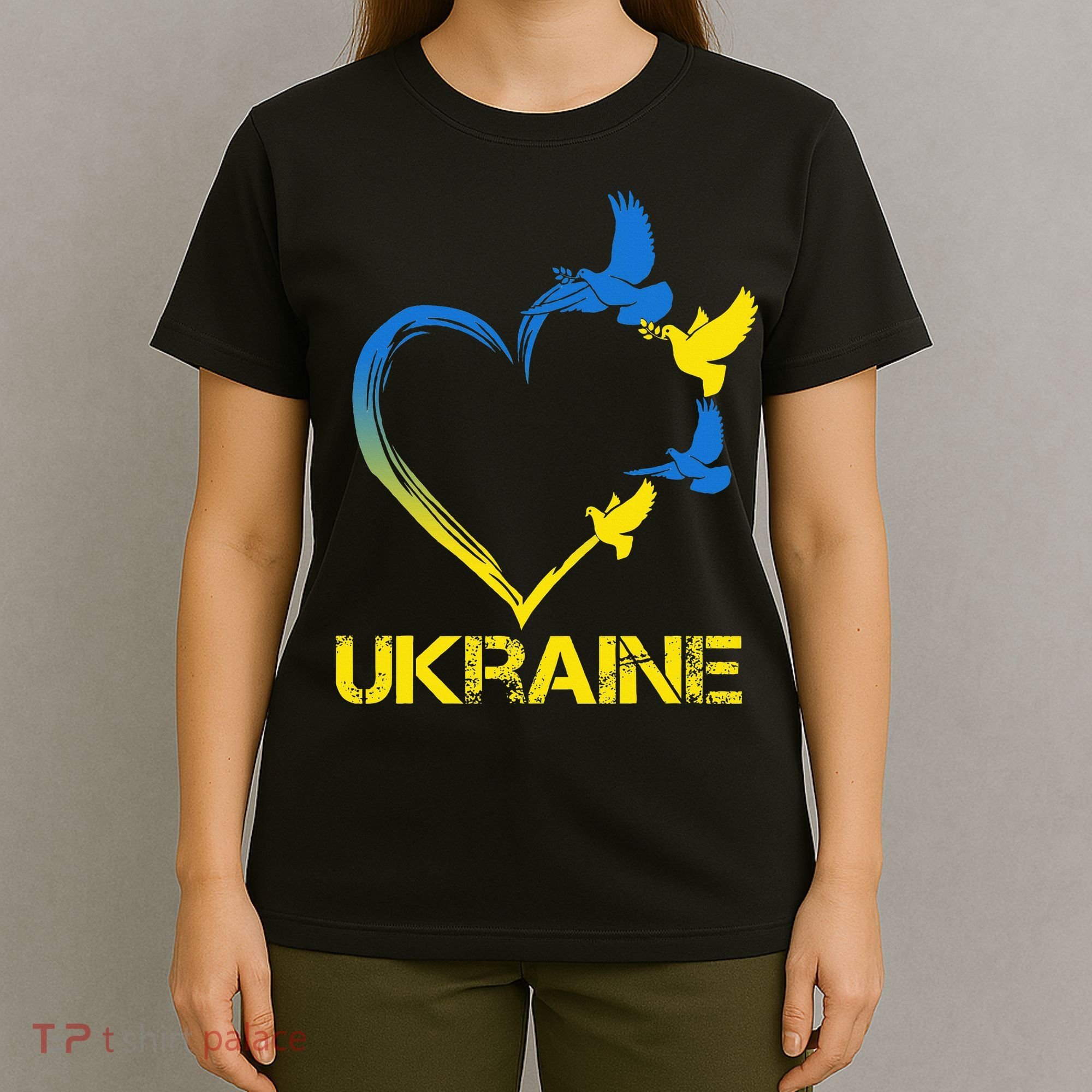 Ukraine Flag Heart Vintage Ukrainian Lovers Ukraine T-Shirt