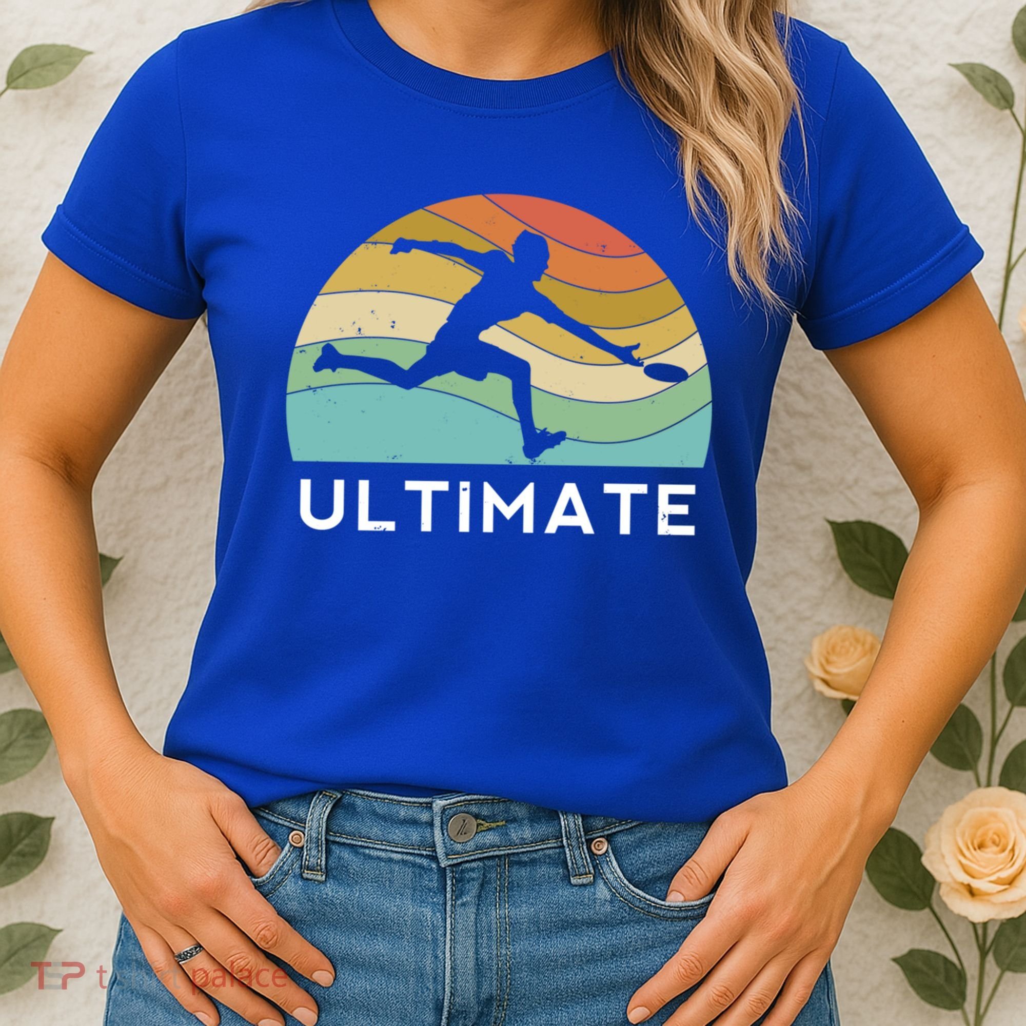 Ultimate Frisbee Retro Player Flying Disc Throwing Meaningful Gift Women's T-Shirt