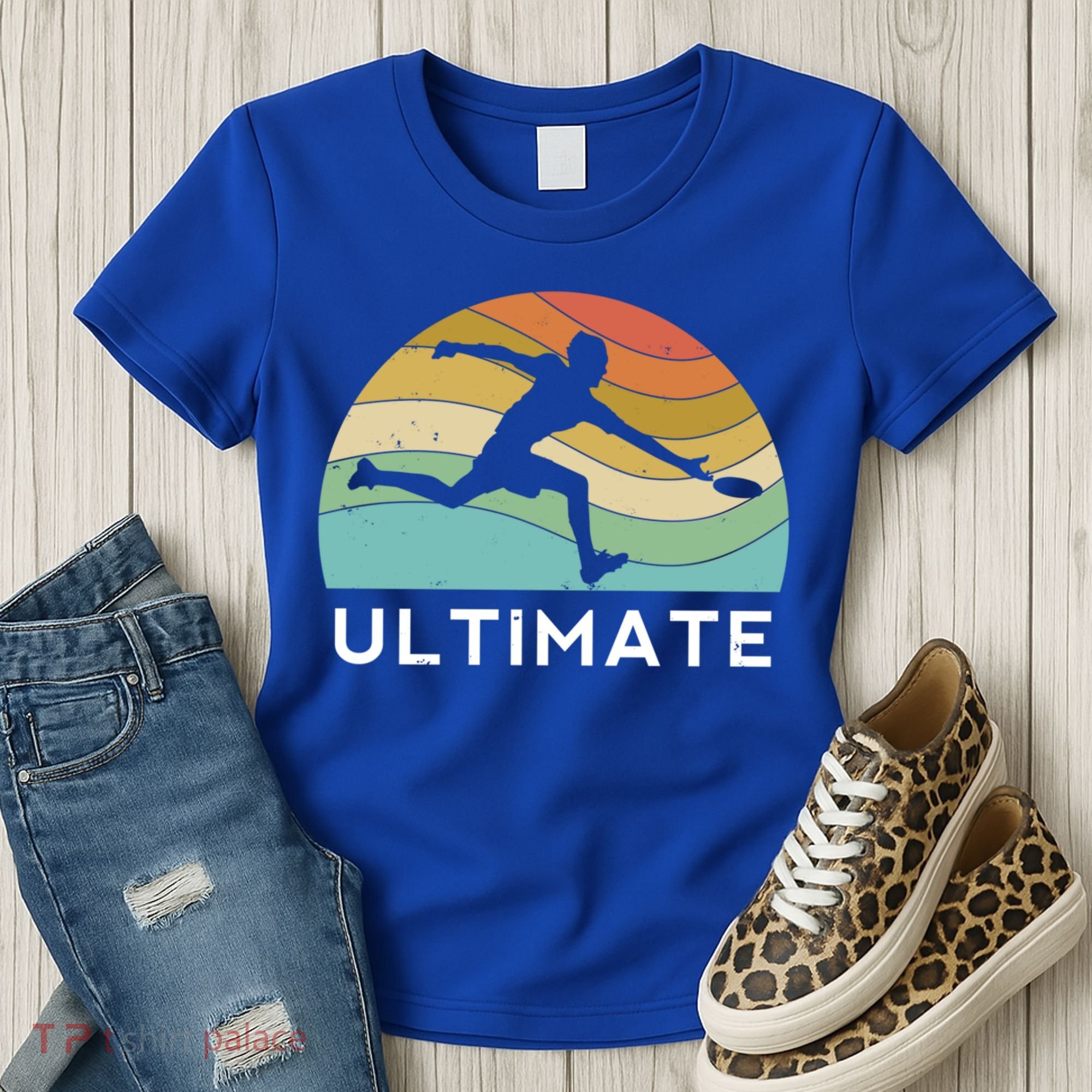 Ultimate Frisbee Retro Player Flying Disc Throwing Meaningful Gift Women's T-Shirt