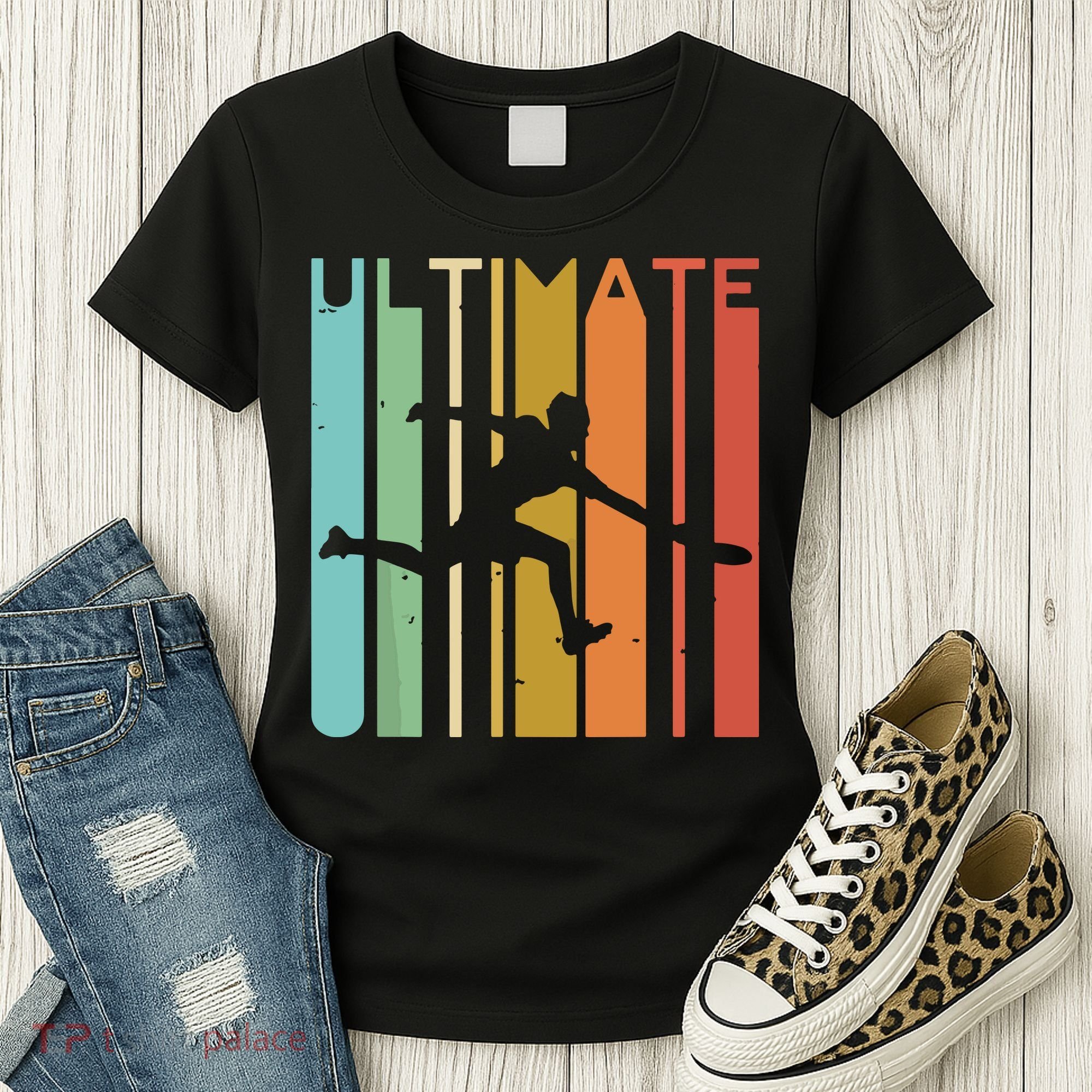 Ultimate Frisbee Retro Player Flying Disc Throwing Women's T-Shirt