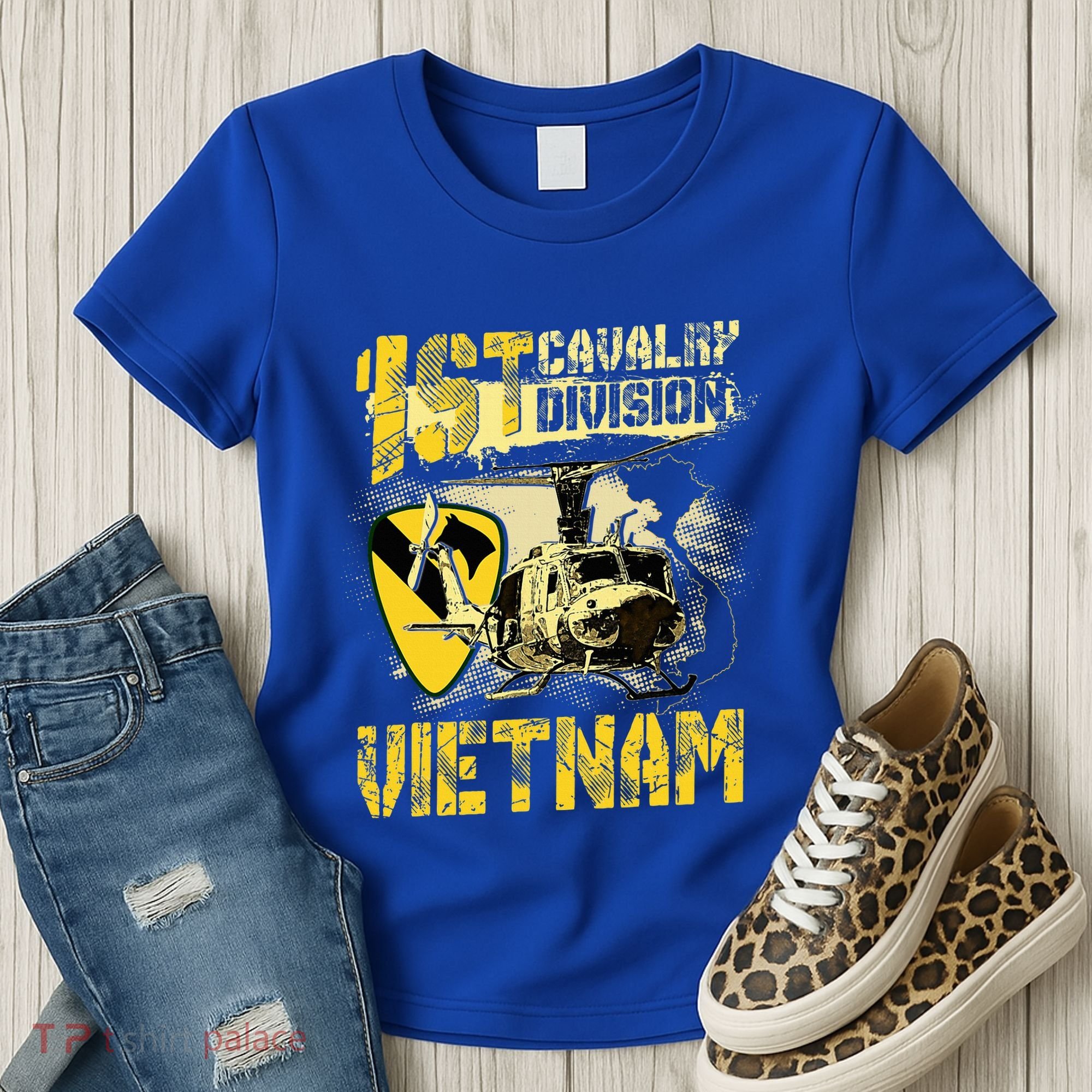 Uh1 Huey Helicopter 1st Cavalry Division Vietnam Veteran Women's T-Shirt