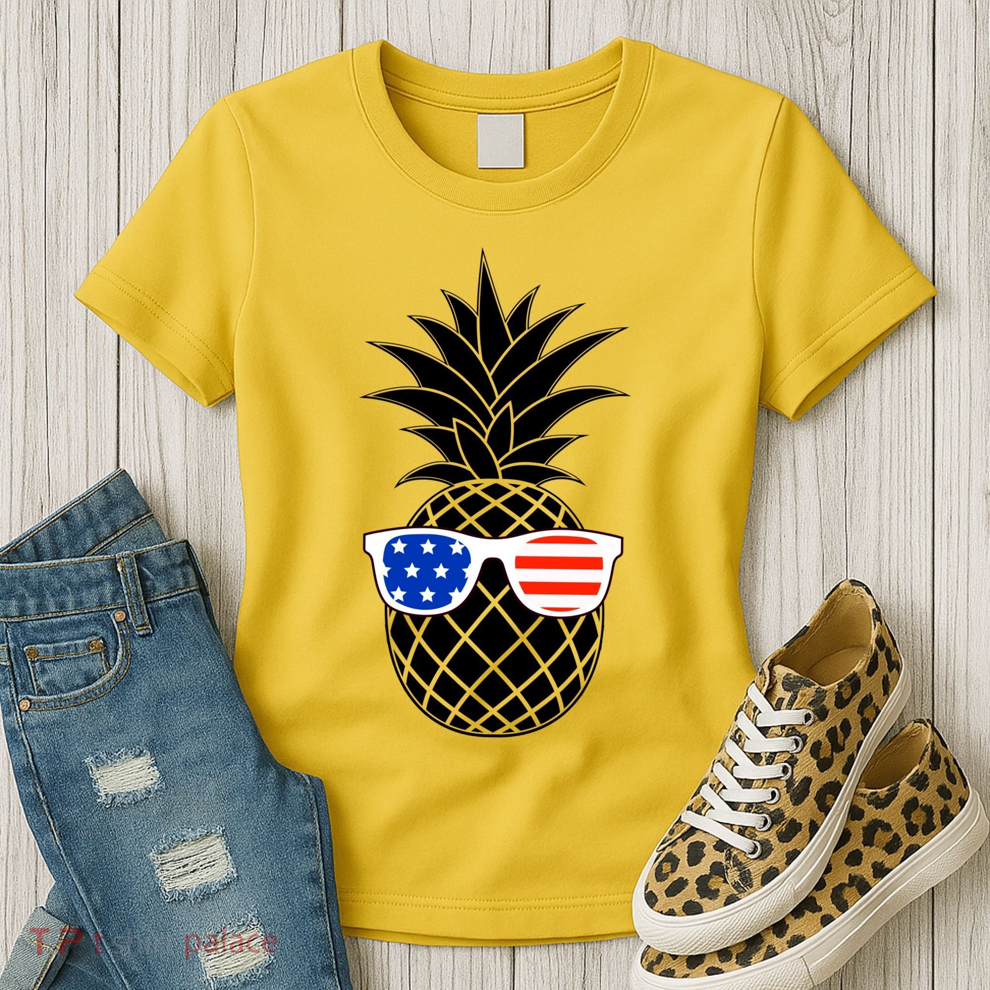 USA Pineapple With Sunglasses Women's T-Shirt