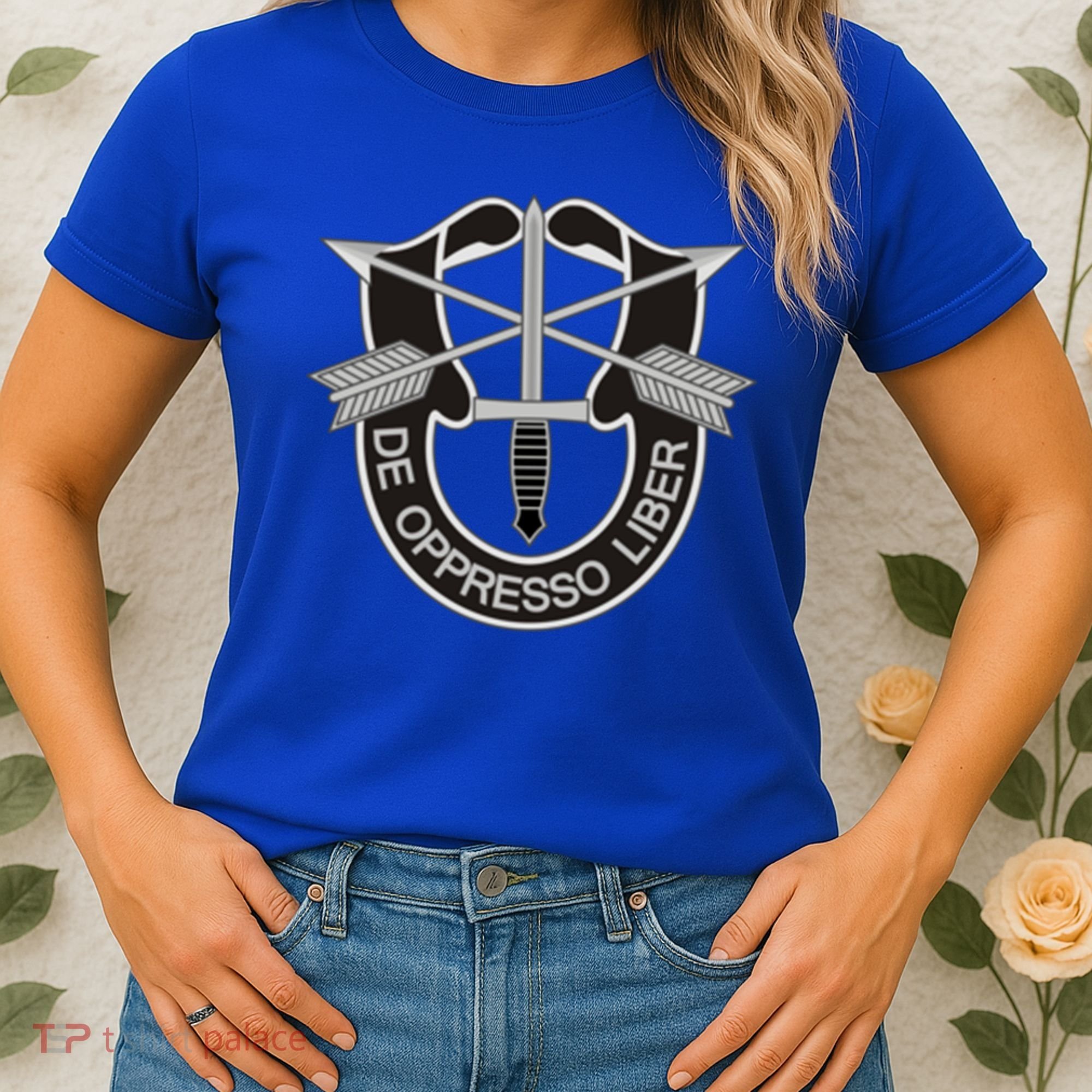 Us Special Forces Cool Gift De Oppresso Liber Gift Women's T-Shirt