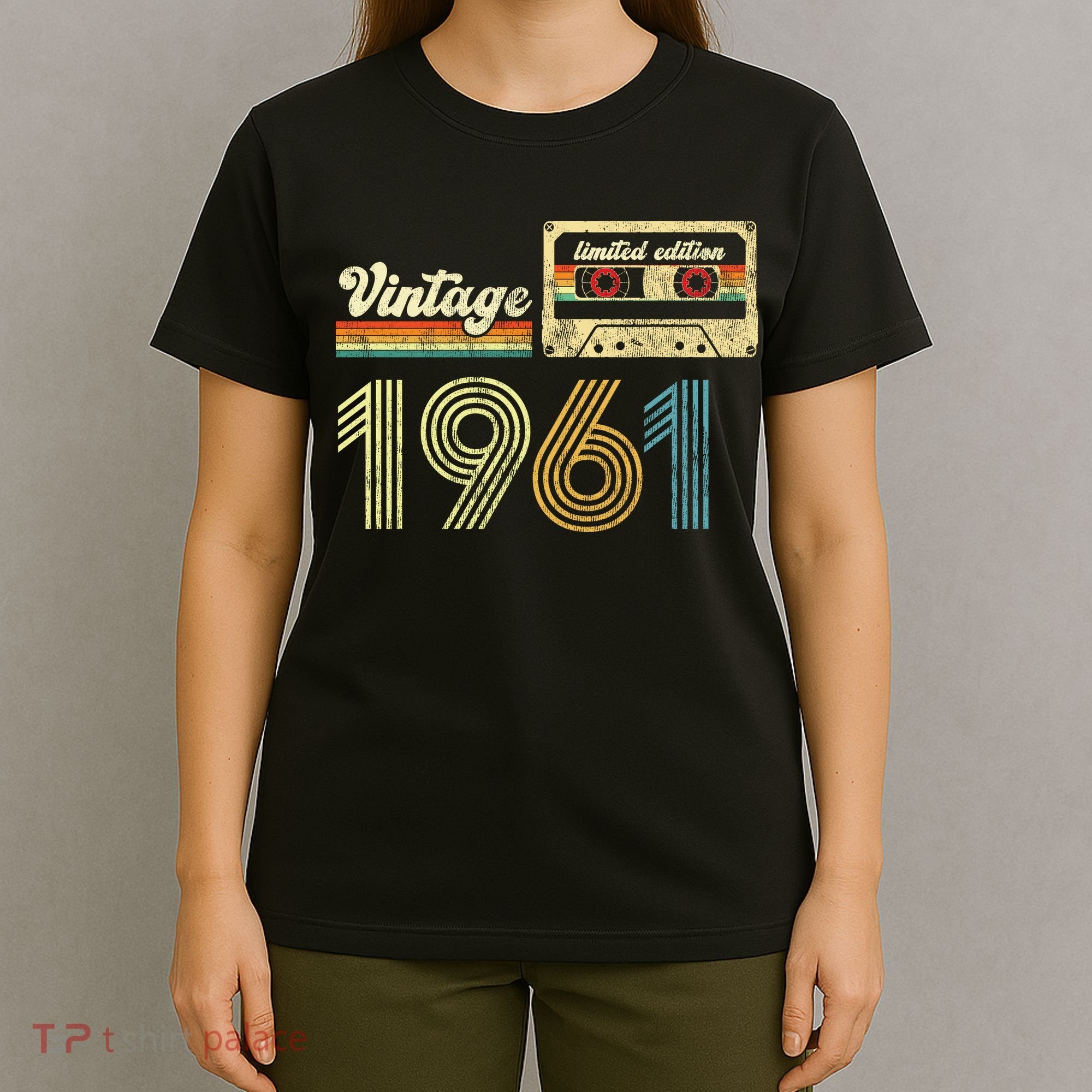 vintage cassette 1961 Retro Birthday 62nd Dad Birthday Gift Grandpa Birthday T-Shirt