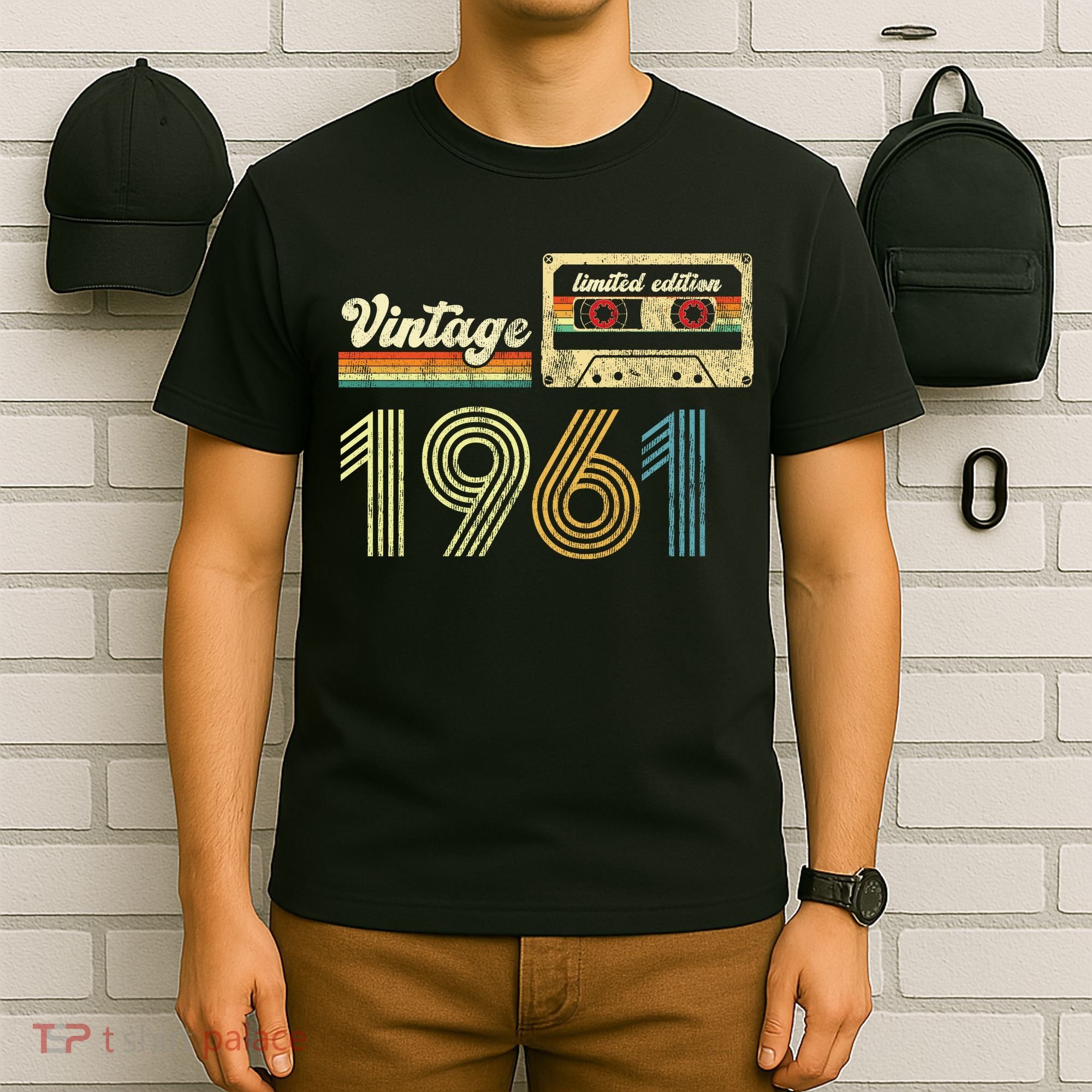 vintage cassette 1961 Retro Birthday 62nd Dad Birthday Gift Grandpa Birthday T-Shirt