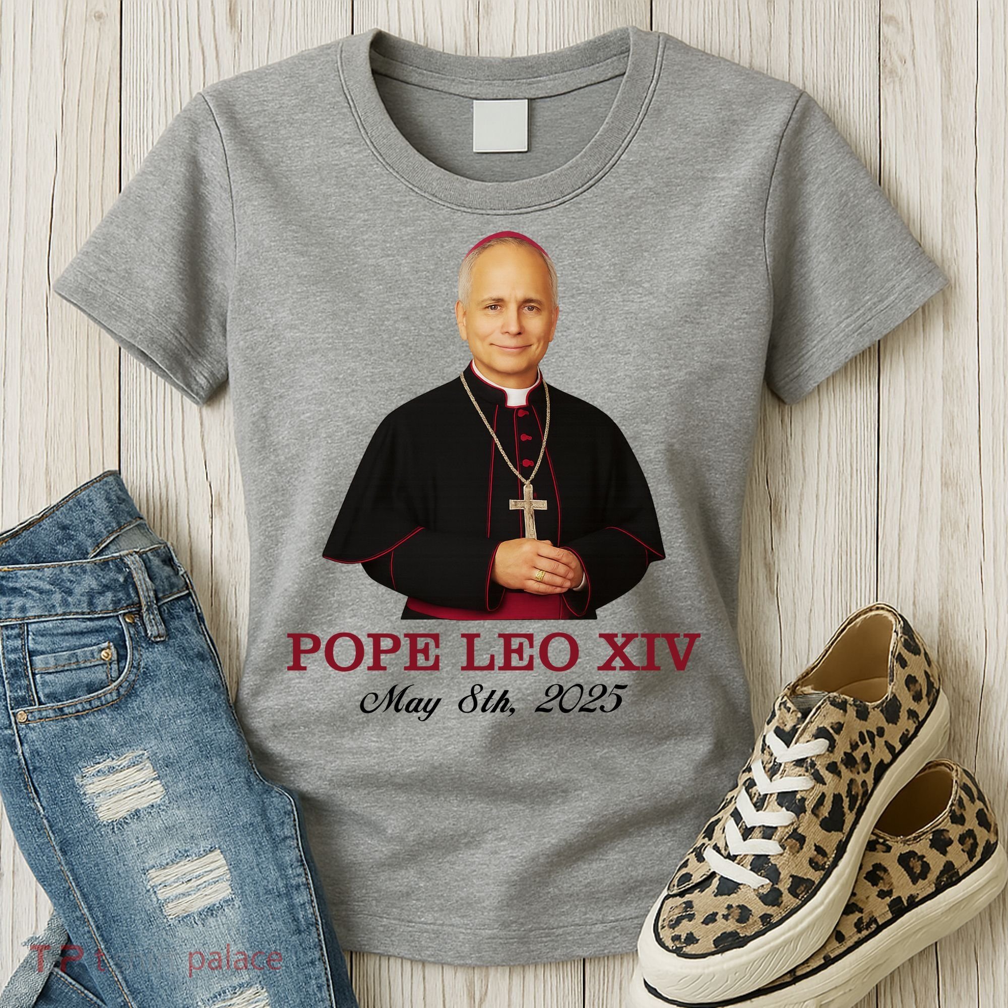 Vivo Christo Rey Pope LEO XIV May 8th, 2025 Catholic Pope Women's T-Shirt
