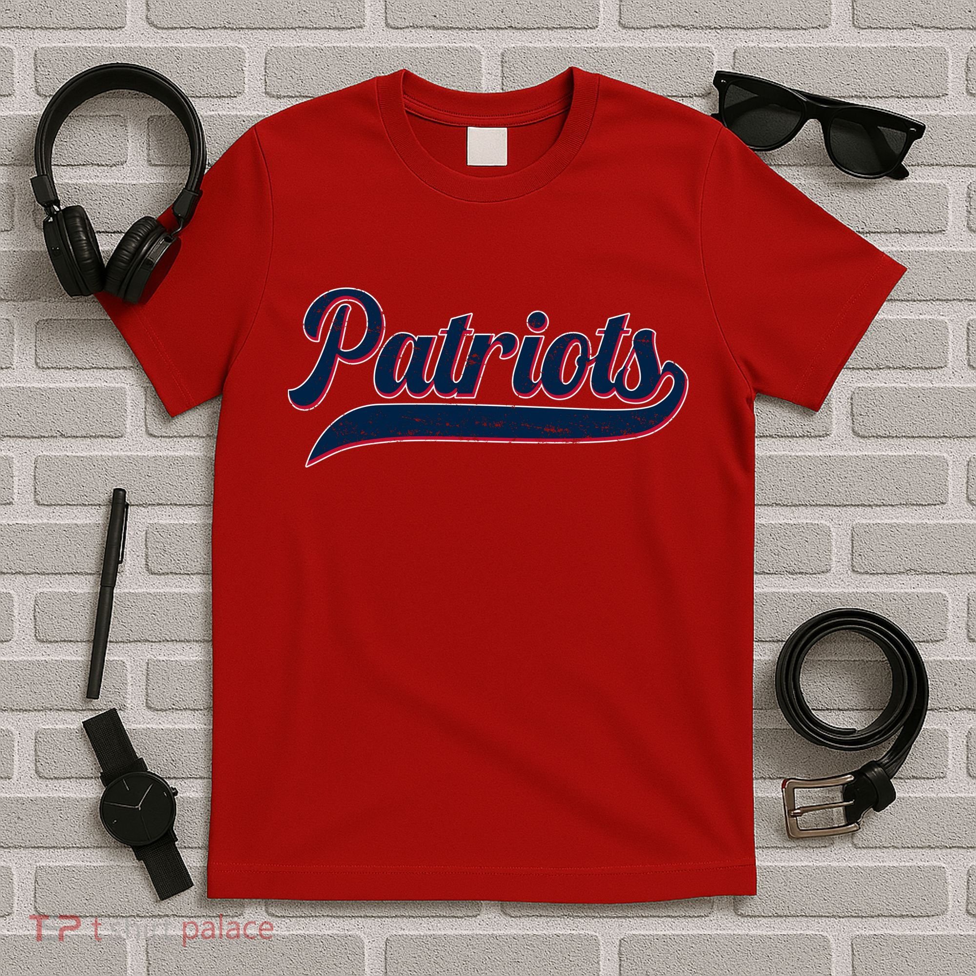 Vintage Classic Varsity Logo Style Patriots T-Shirt