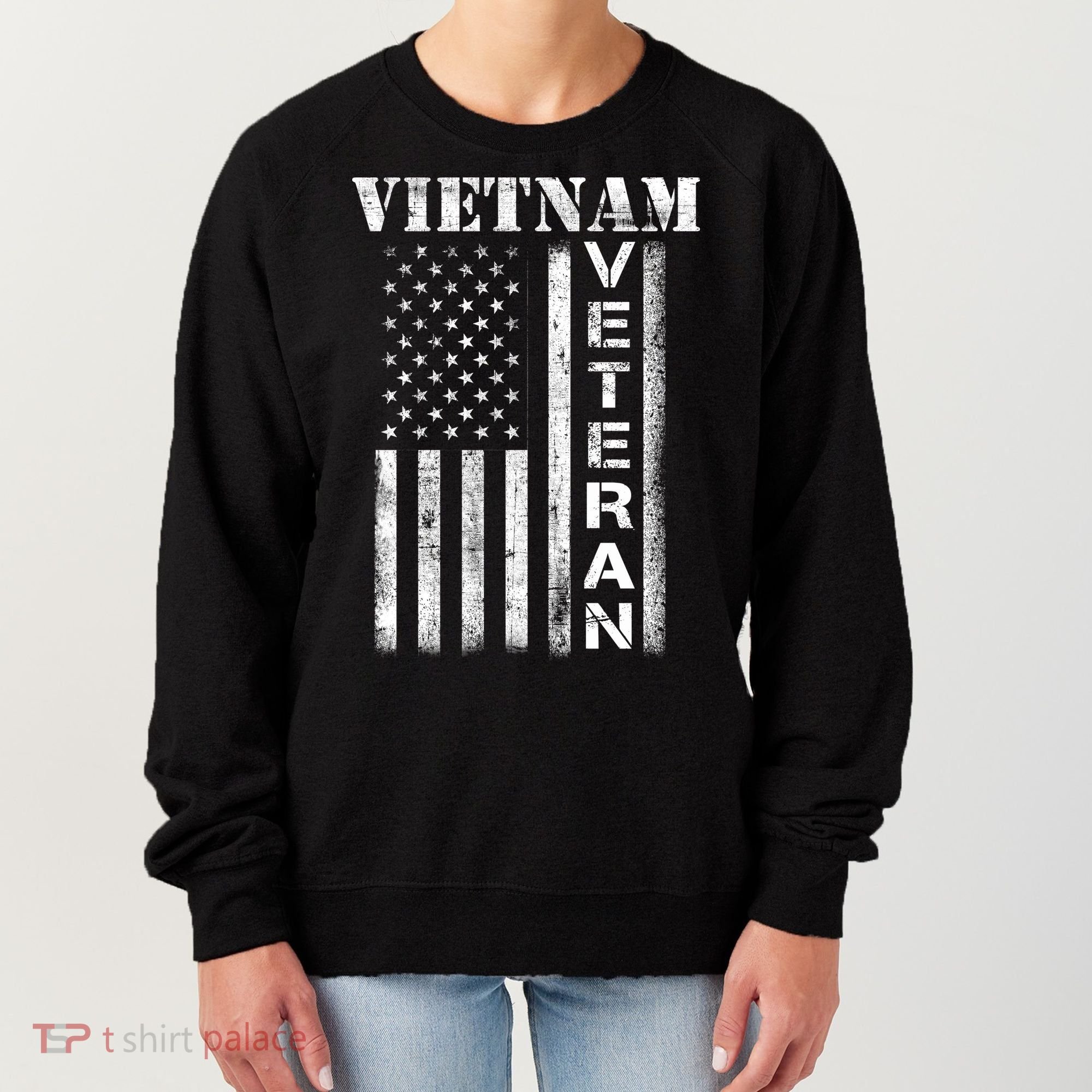 Vietnam Combat Veteran Flag Patriotic Veterans Day Gift Women's Sweatshirt