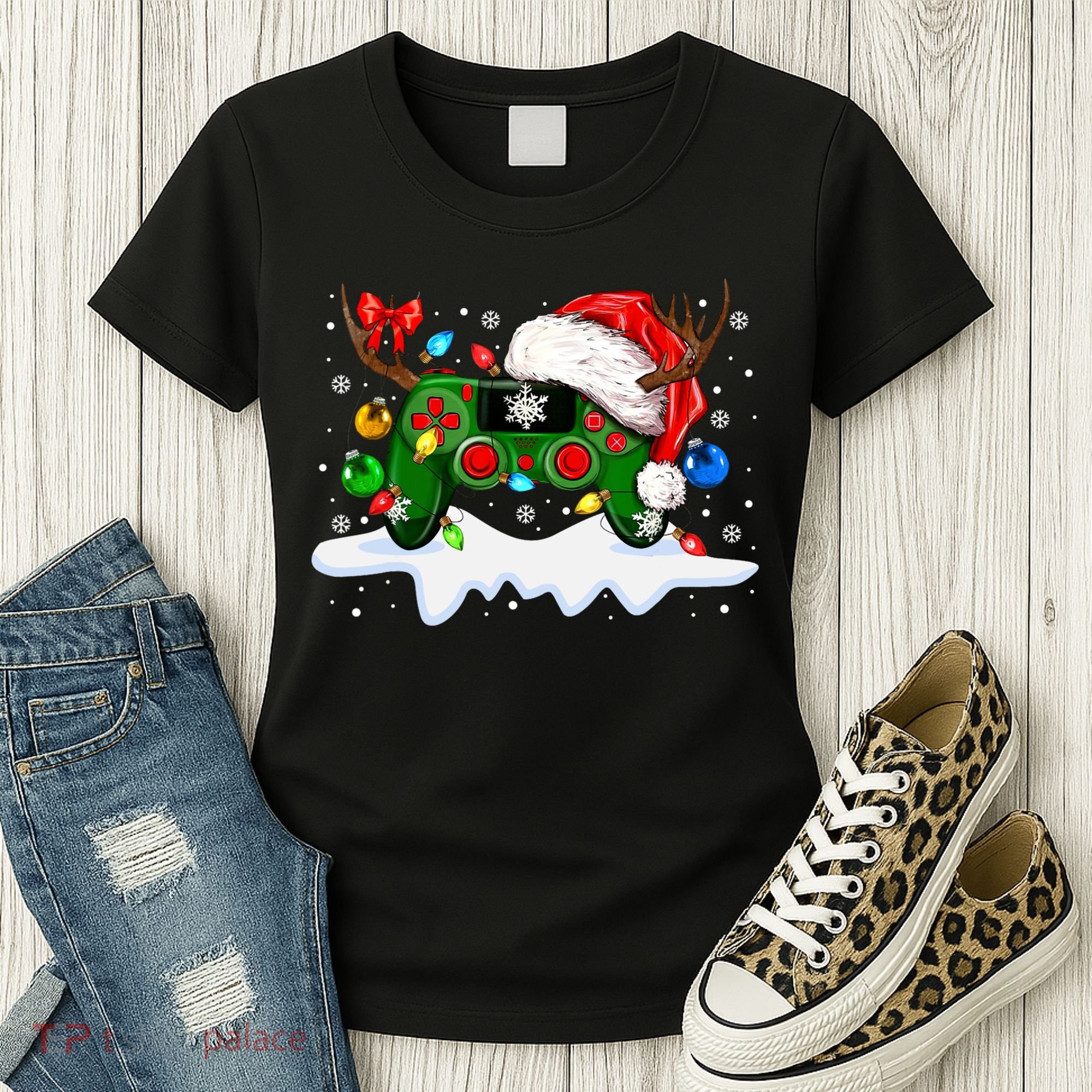 Video Game Controller Christmas Santa Hat Gamer Women's T-Shirt