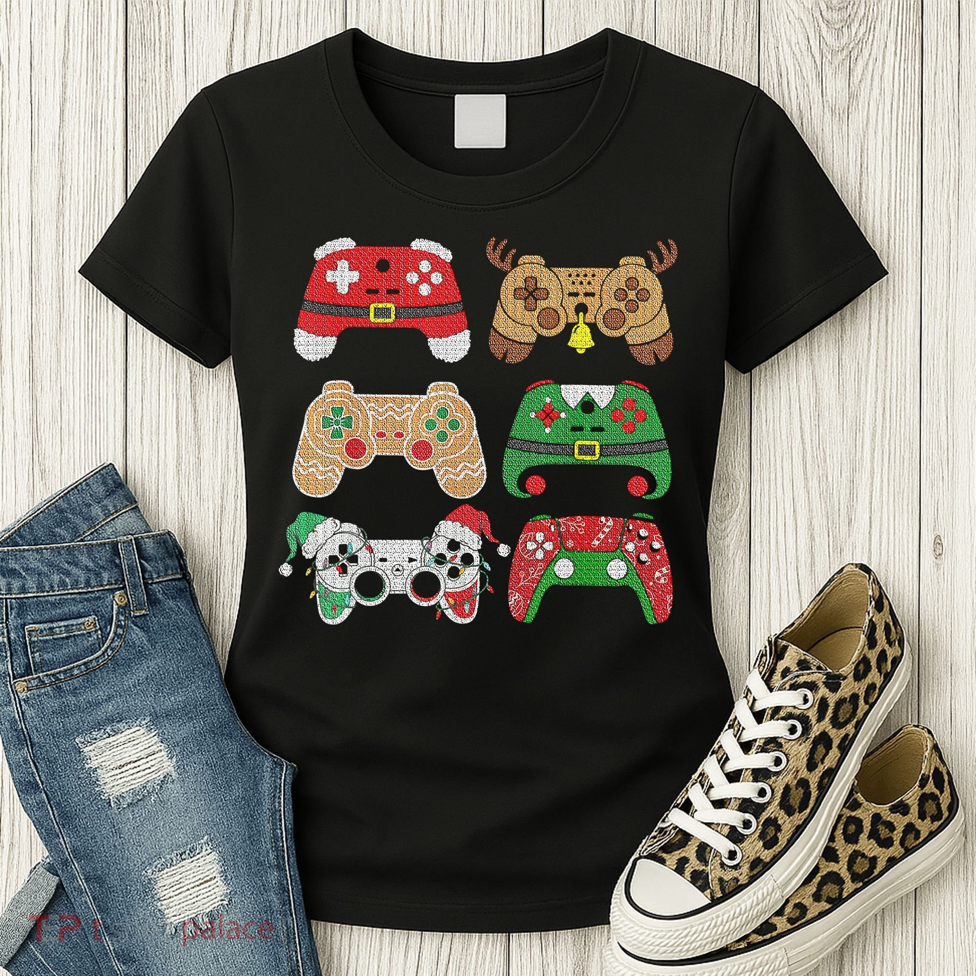 Video Game Controller Christmas Santa Hat Gamer Boys  Women's T-Shirt