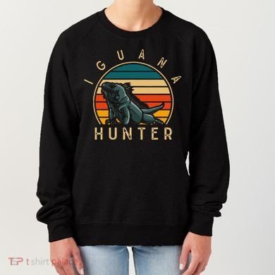 Vintage Iguana Hunter Funny Reptile Lover Women's Sweatshirt