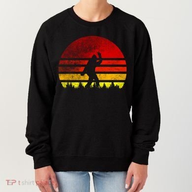 Vintage Retro Bigfoot Believe Women's Sweatshirt
